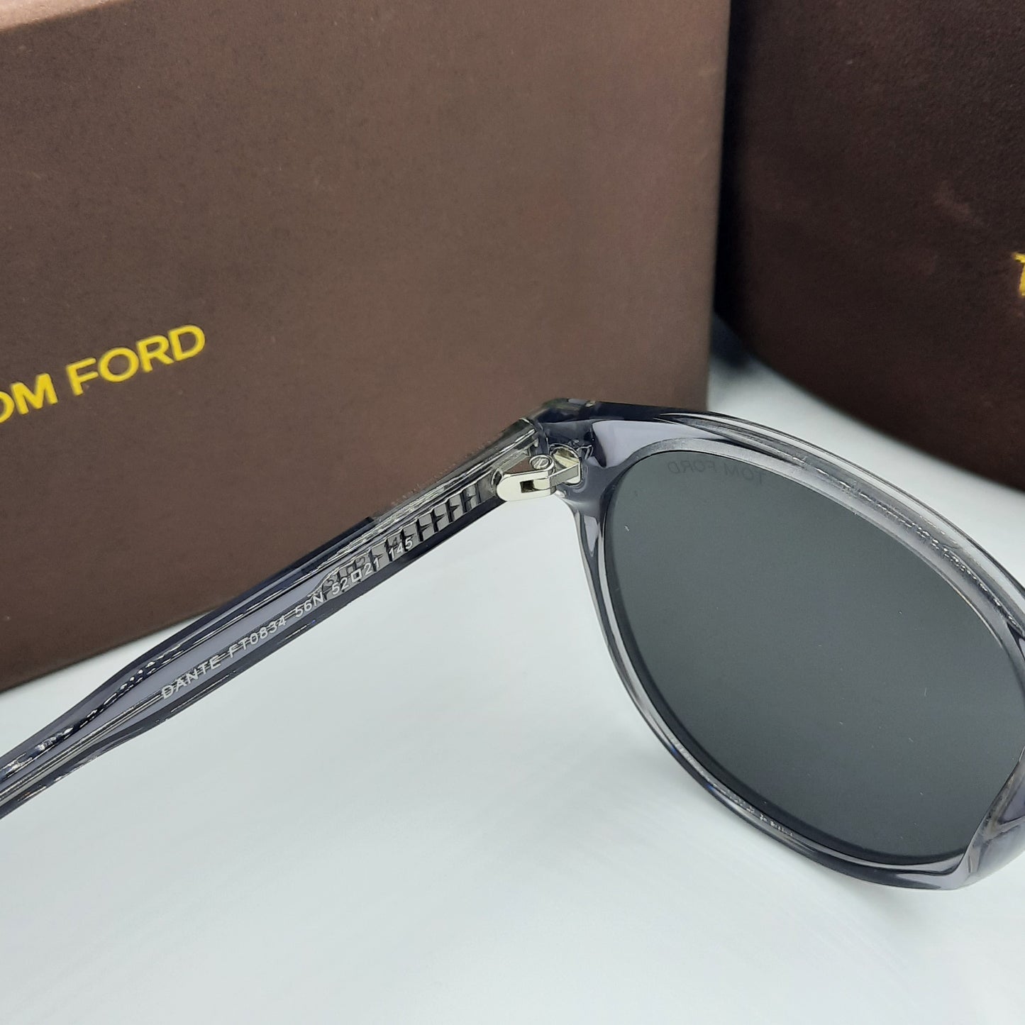 Solaires: TOM FORD FT0834 Gris trnsp doré