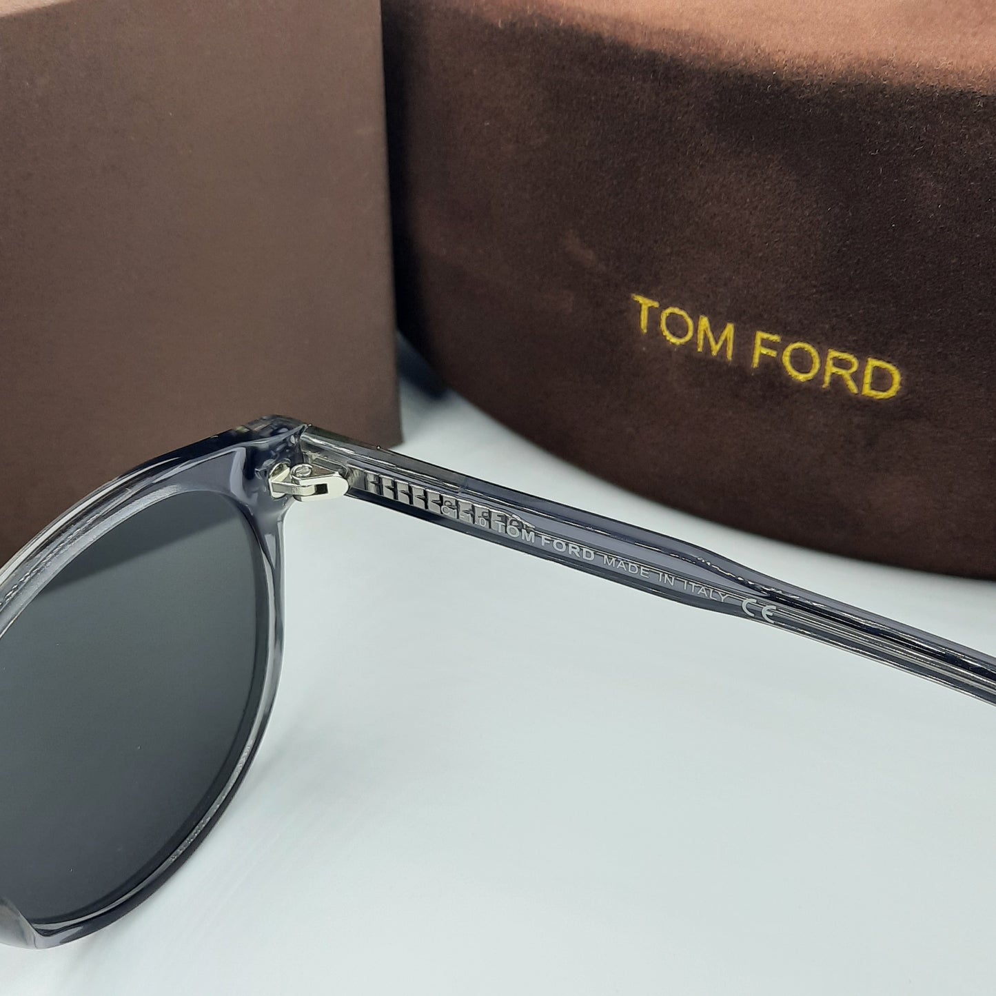 Solaires: TOM FORD FT0834 Gris trnsp doré