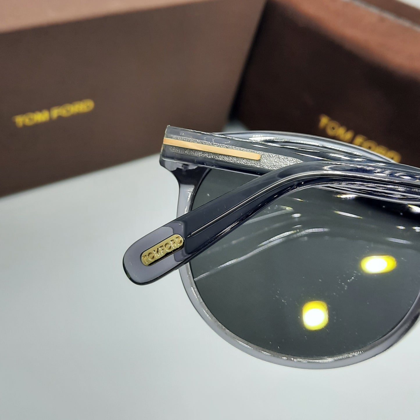 Solaires: TOM FORD FT0834 Gris trnsp doré