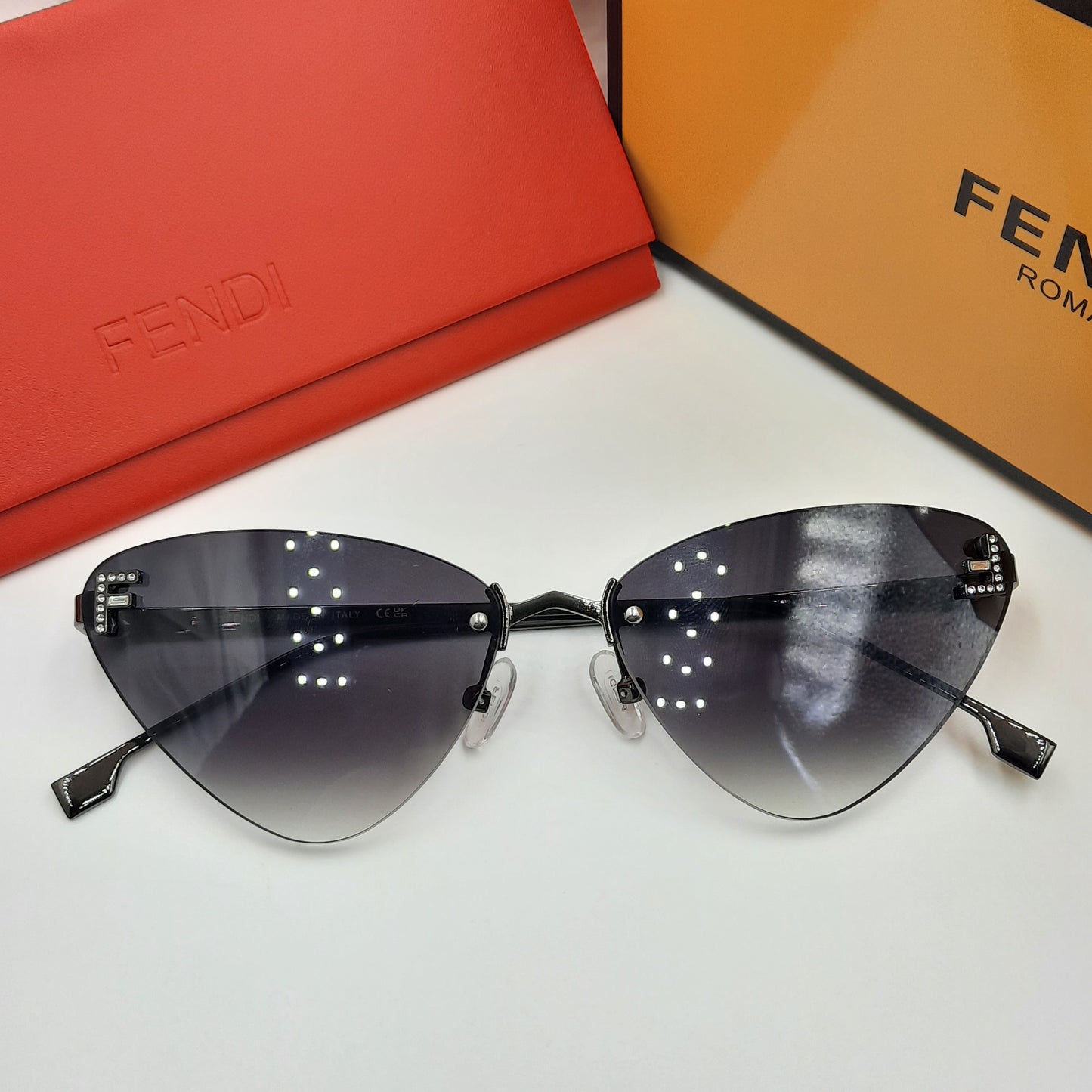 Solaires: Fendi First noir cat eye