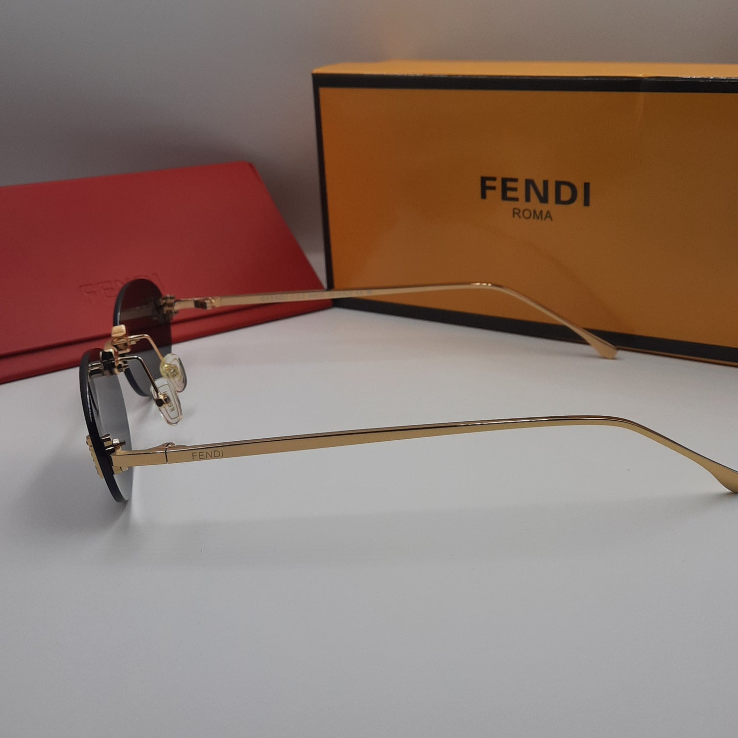 Solaires: Fendi FE4075US doré noir