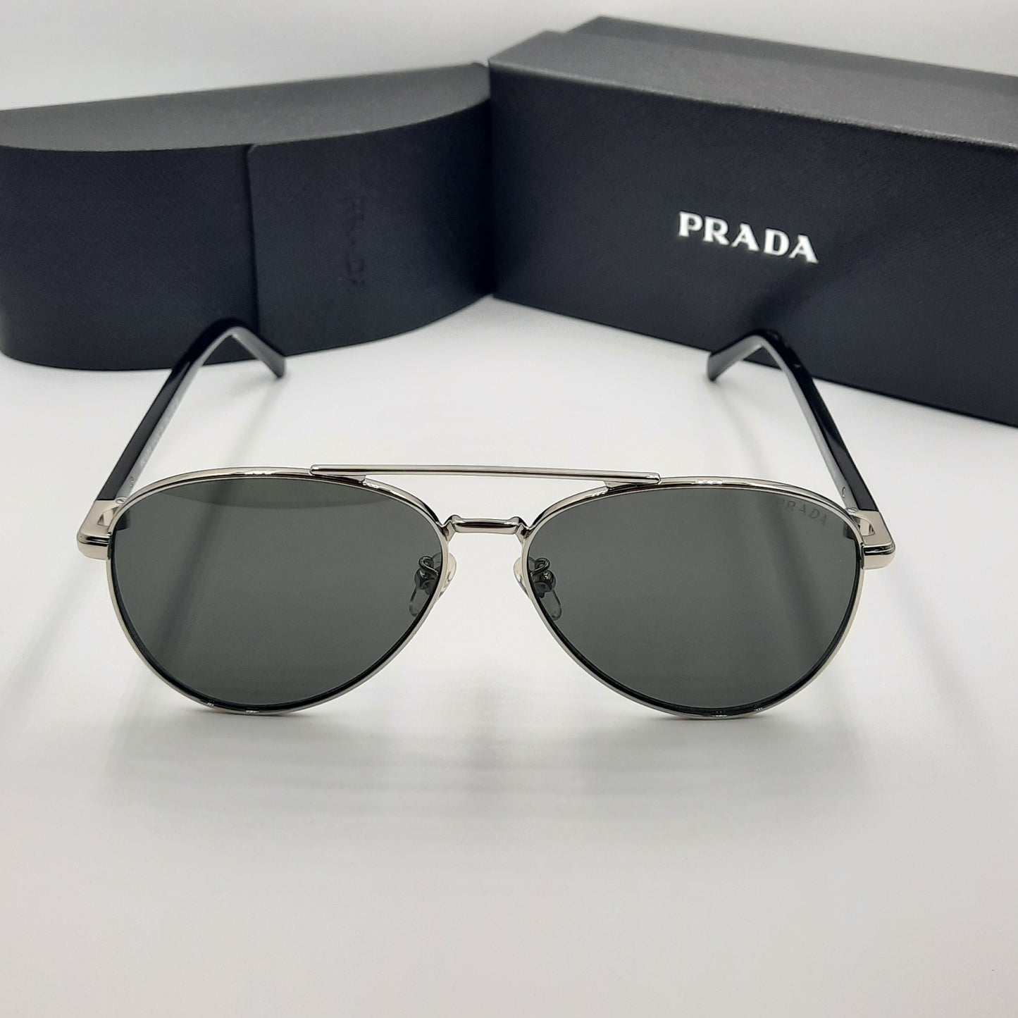 Solaires: PRADA SPRA58 argent noir