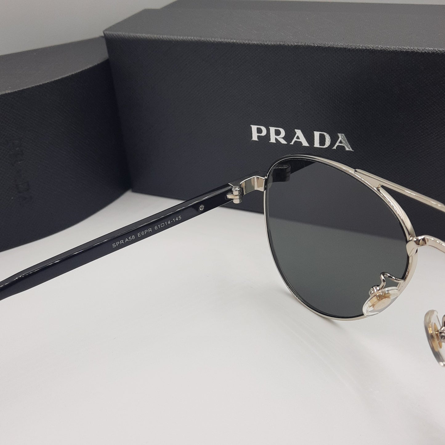 Solaires: PRADA SPRA58 argent noir