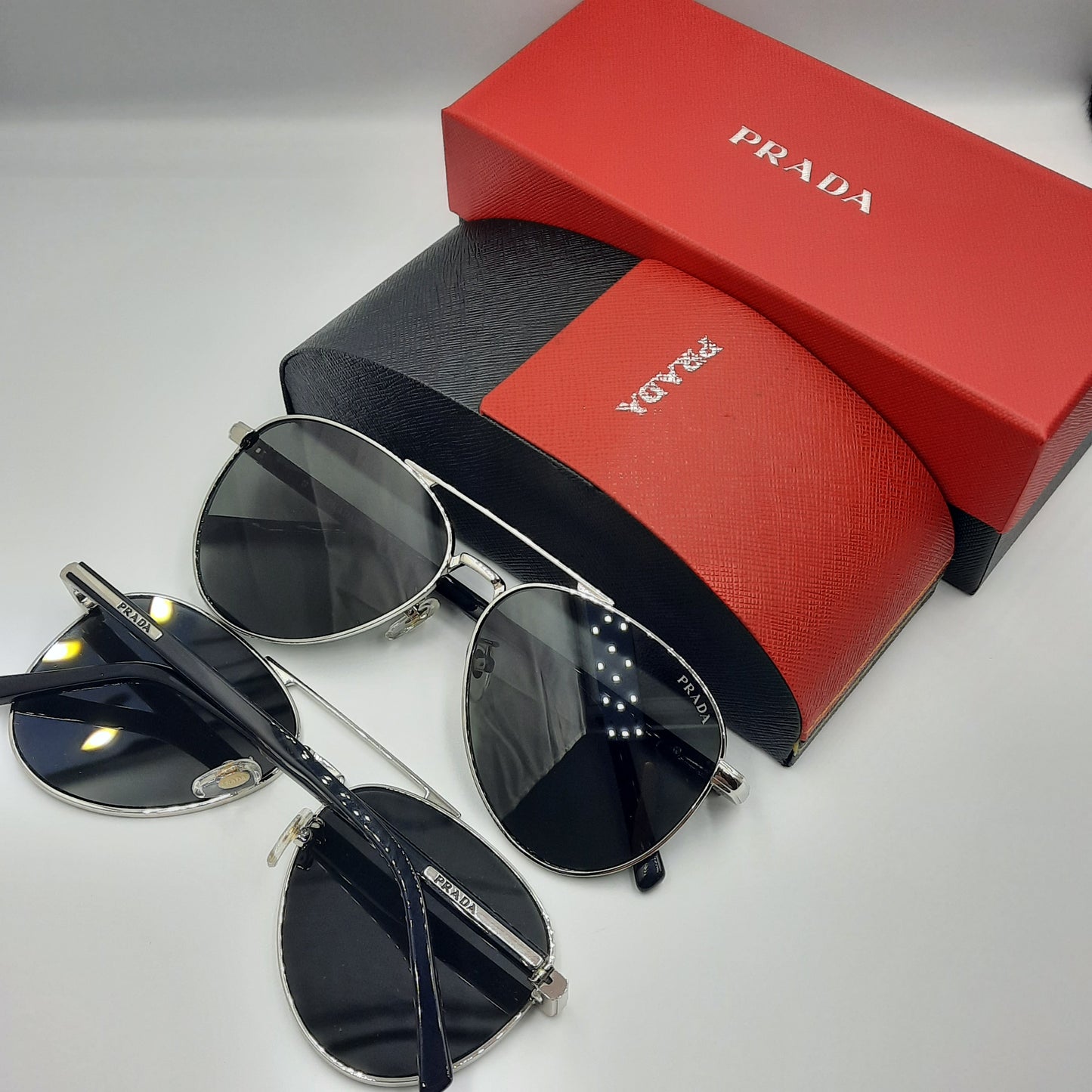 Solaires: PRADA SPRA58 argent noir