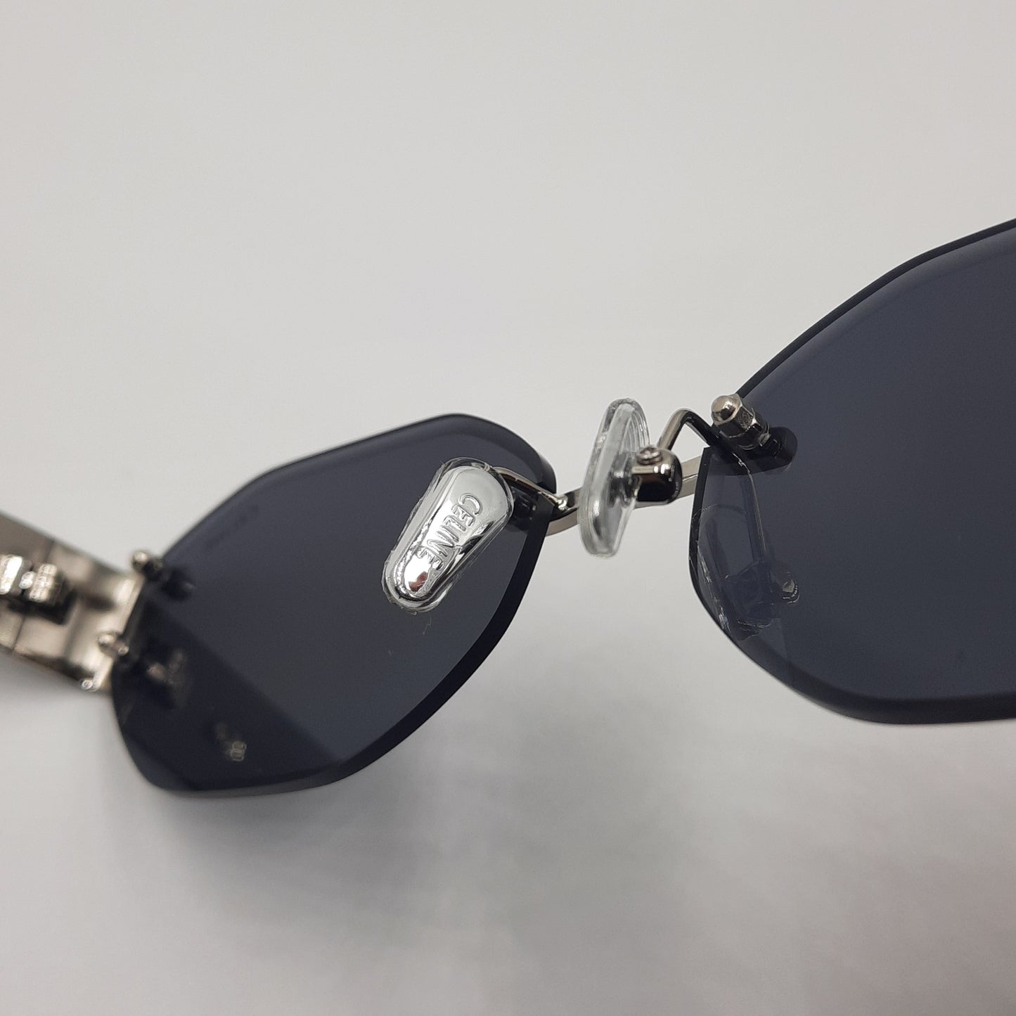 Solaires: CELINE Triomphe CL42119U argenté noir