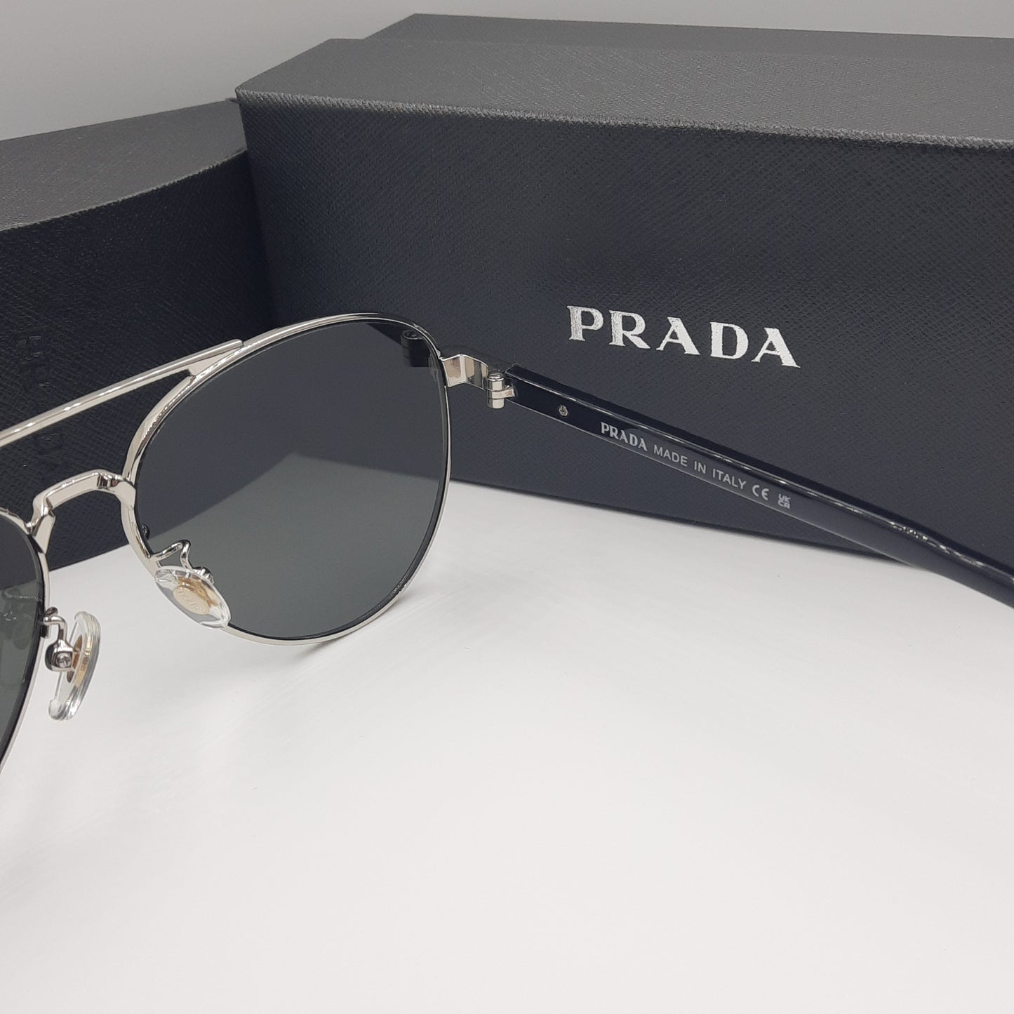 Solaires: PRADA SPRA58 argent noir