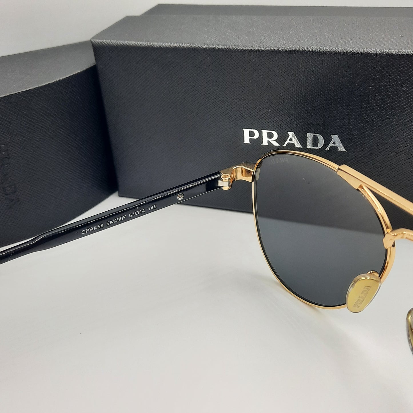 Solaires: PRADA SPRA58 doré noir
