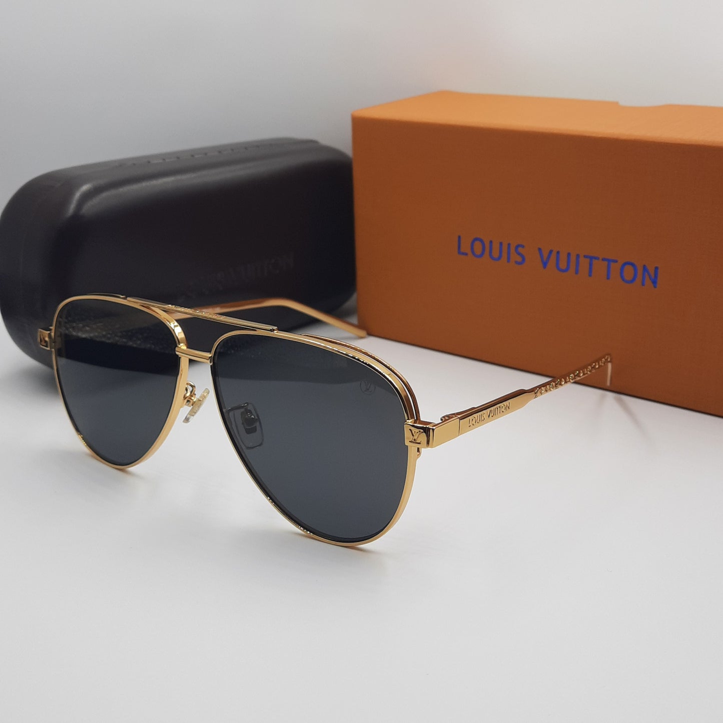 Solaires: LOUIS VUITTON Z1968U doré noir