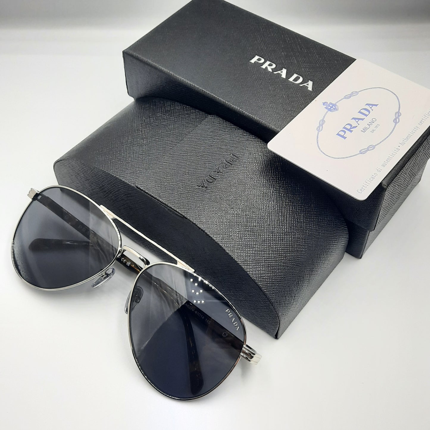 Solaires: PRADA SPRA58 argent tortoise
