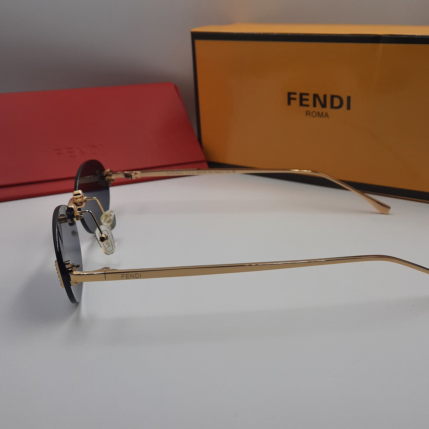 Solaires: Fendi FE4075US doré bleu foncé