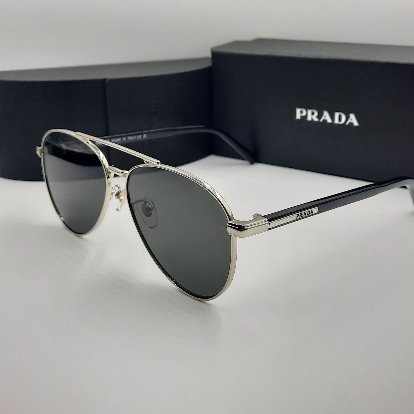 Solaires: PRADA SPRA58 argent noir