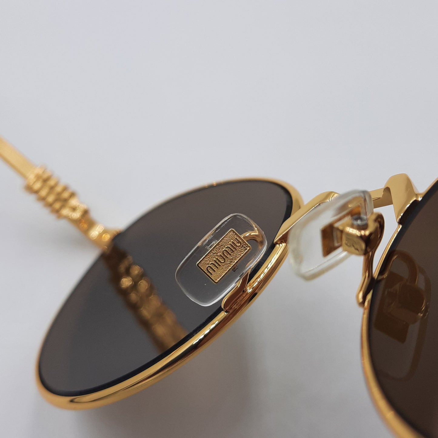 Solaires: MIUMIU SMU55ZS doré marron