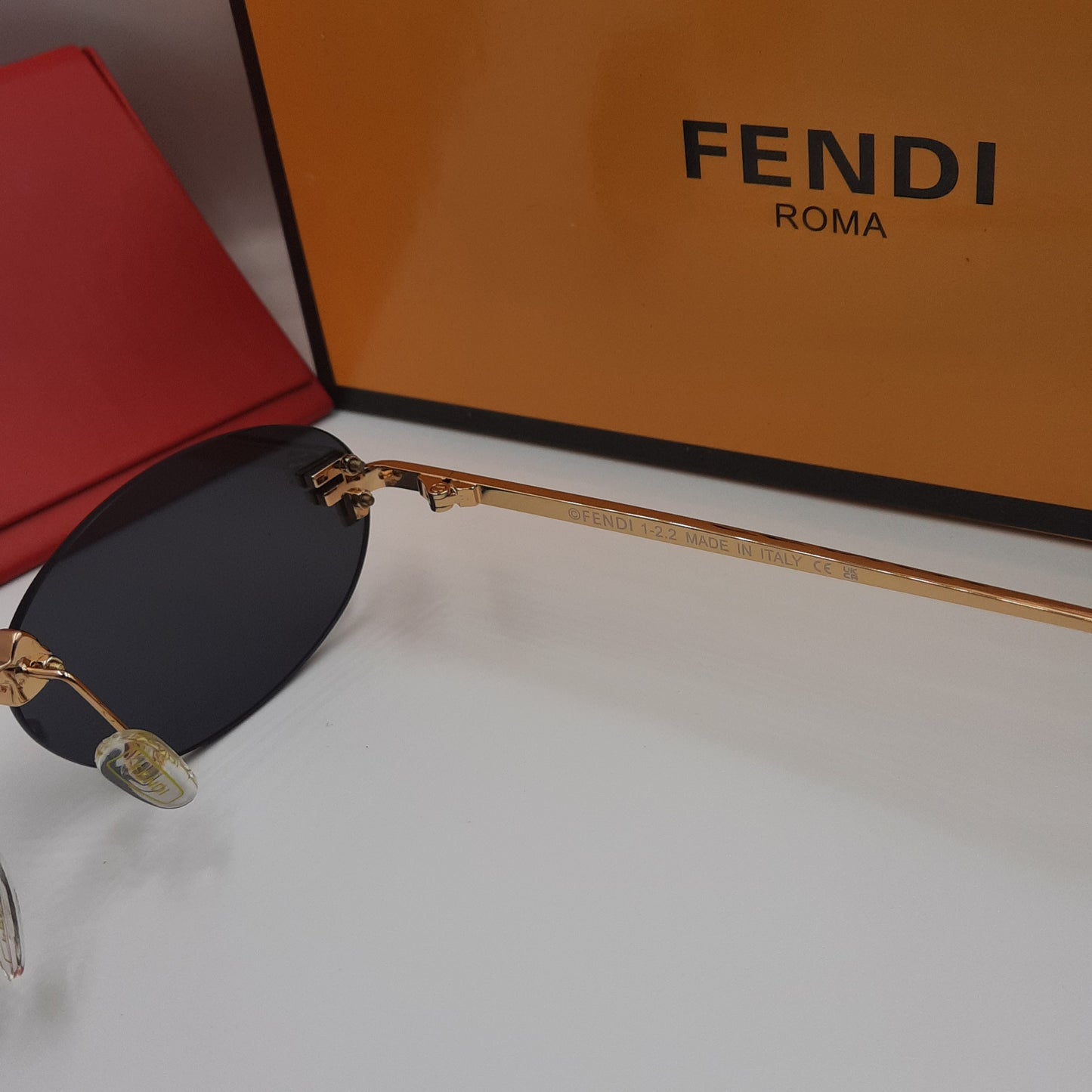 Solaires: Fendi FE4075US doré noir
