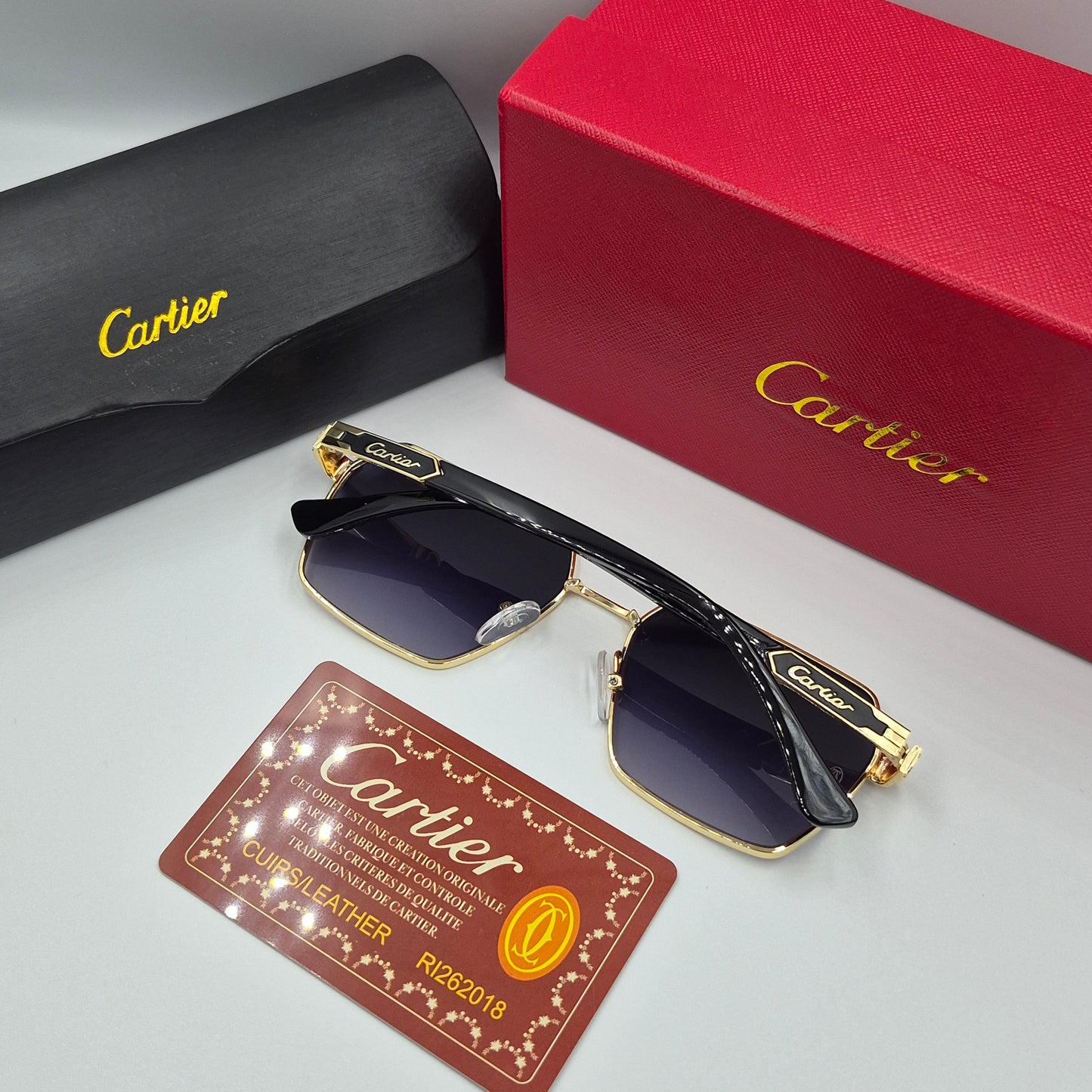 Solaires: CARTIER doré noir
