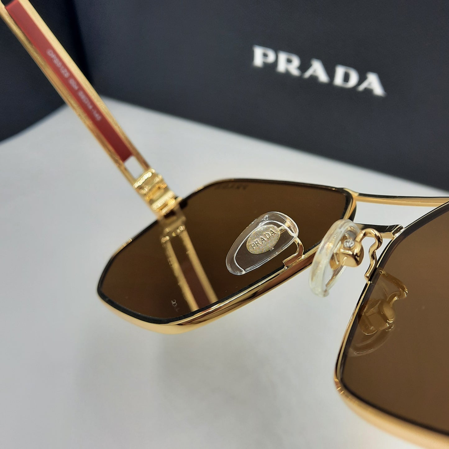 Solaires: PRADA OPS51ZS rouge doré marron
