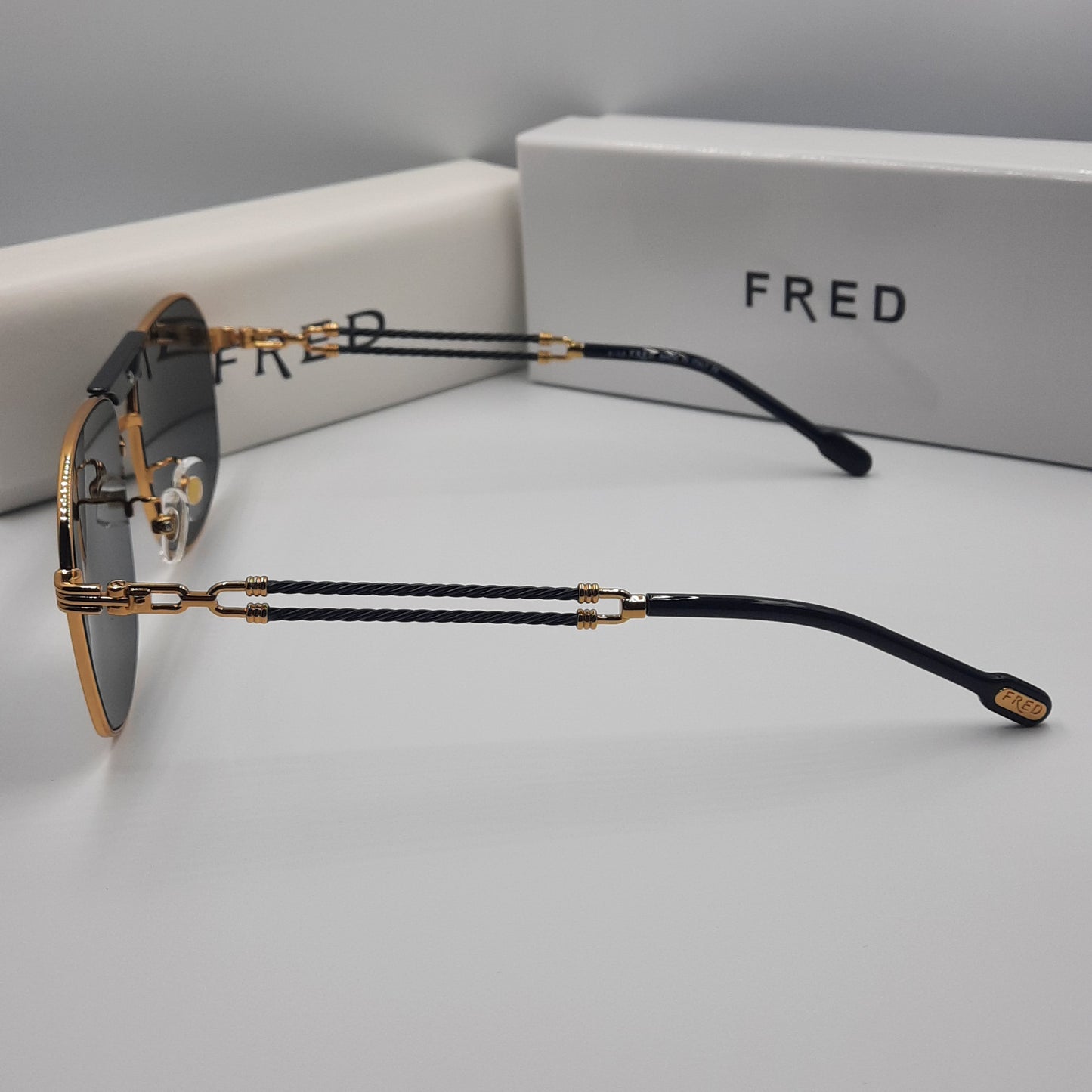 Solaires: FRED FG40044U doré noir