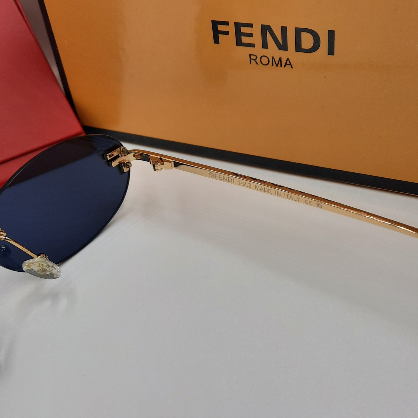 Solaires: Fendi FE4075US doré bleu foncé