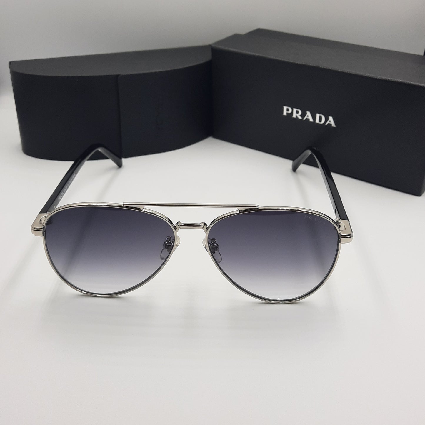 Solaires: PRADA SPRA58 argent noir deg