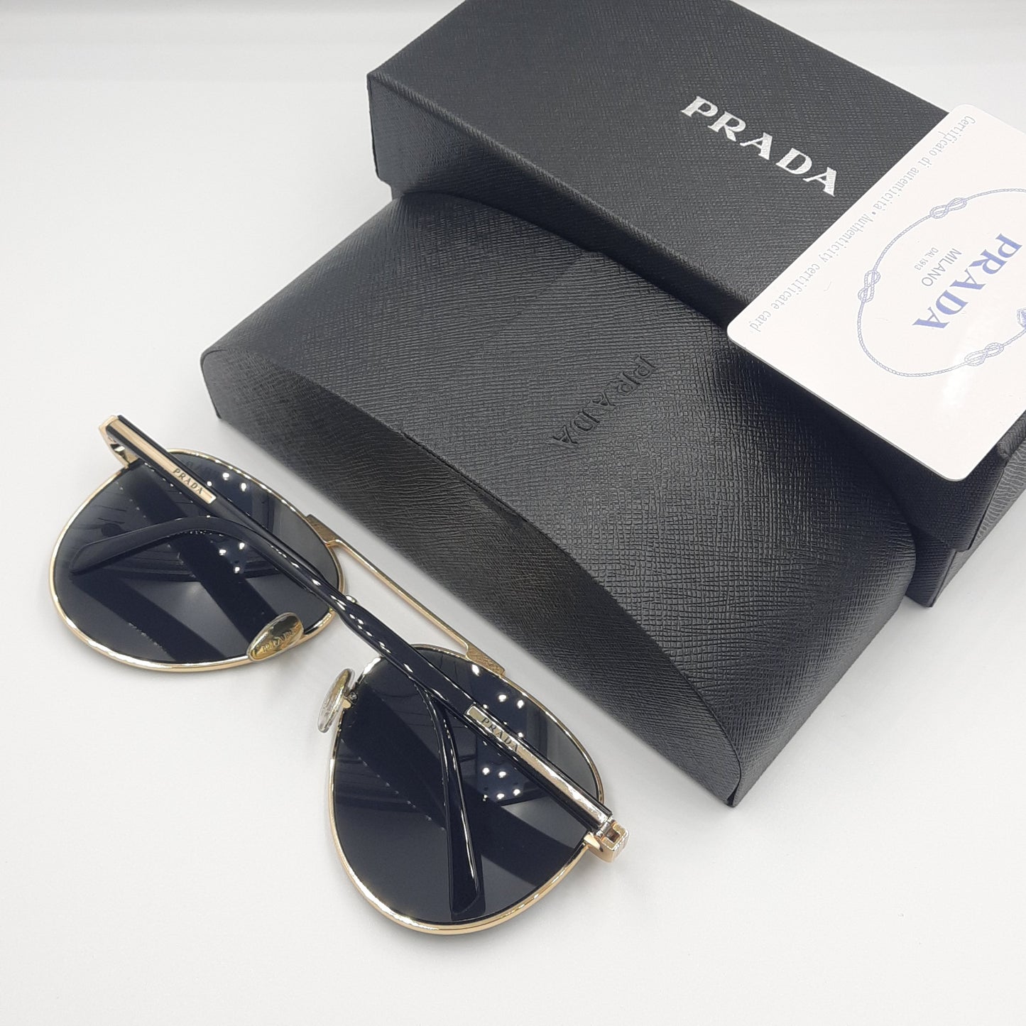 Solaires: PRADA SPRA58 doré noir
