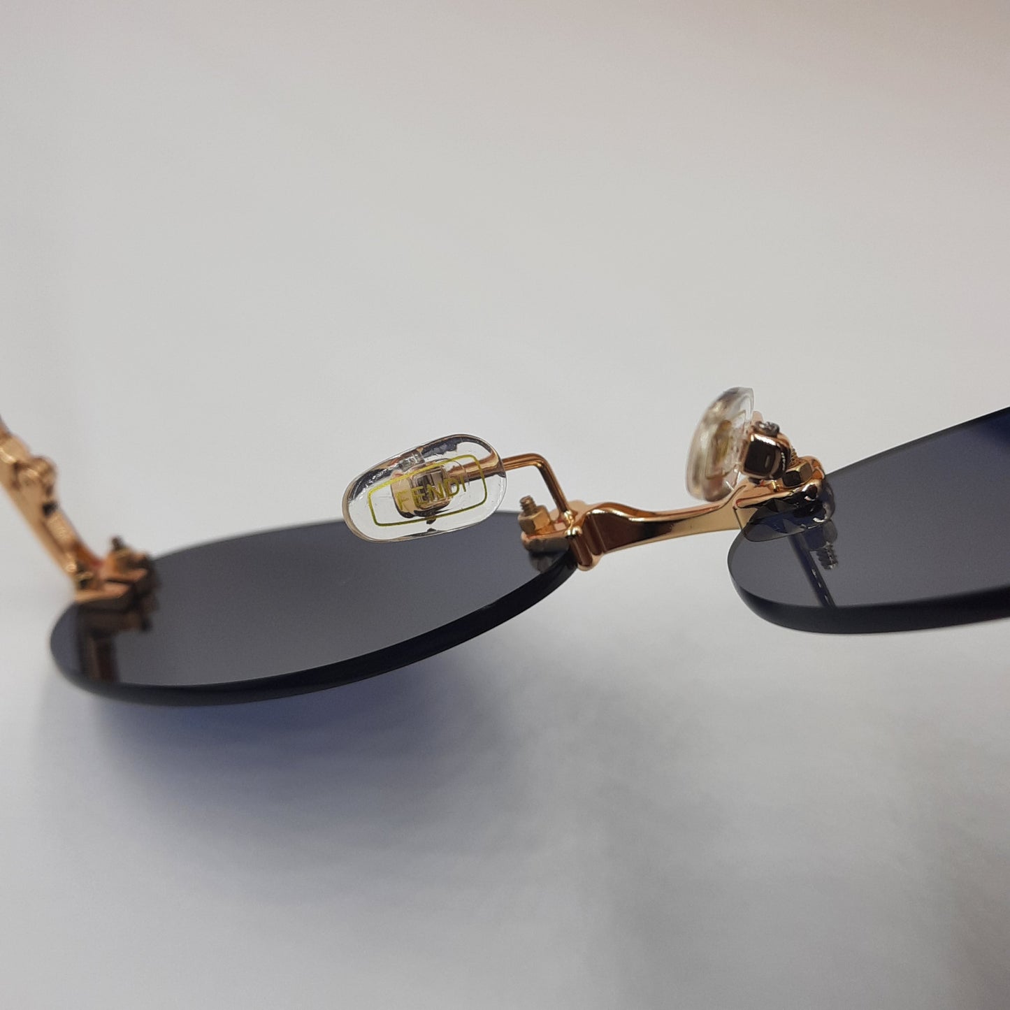 Solaires: Fendi FE4075US doré bleu foncé