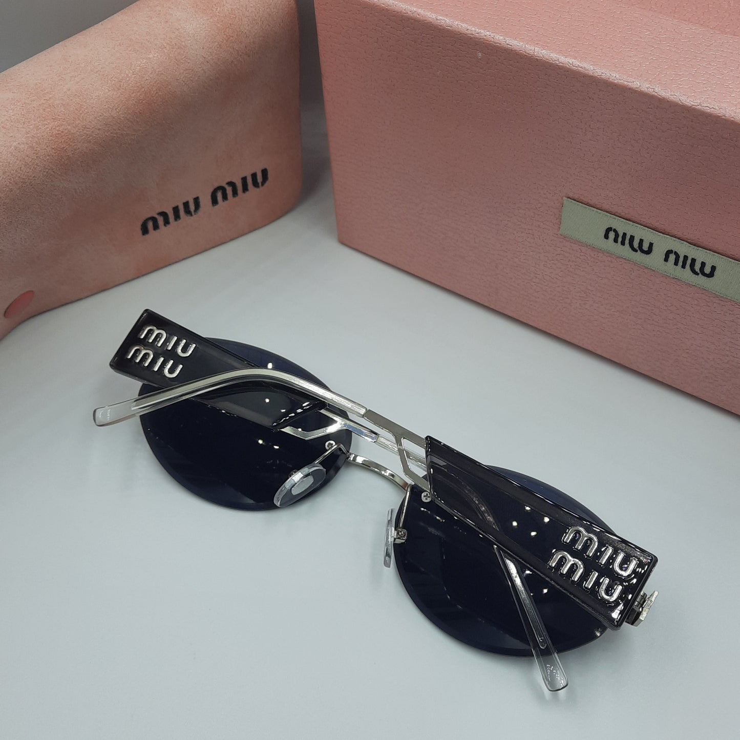 Solaires: MIUMIU argent noir