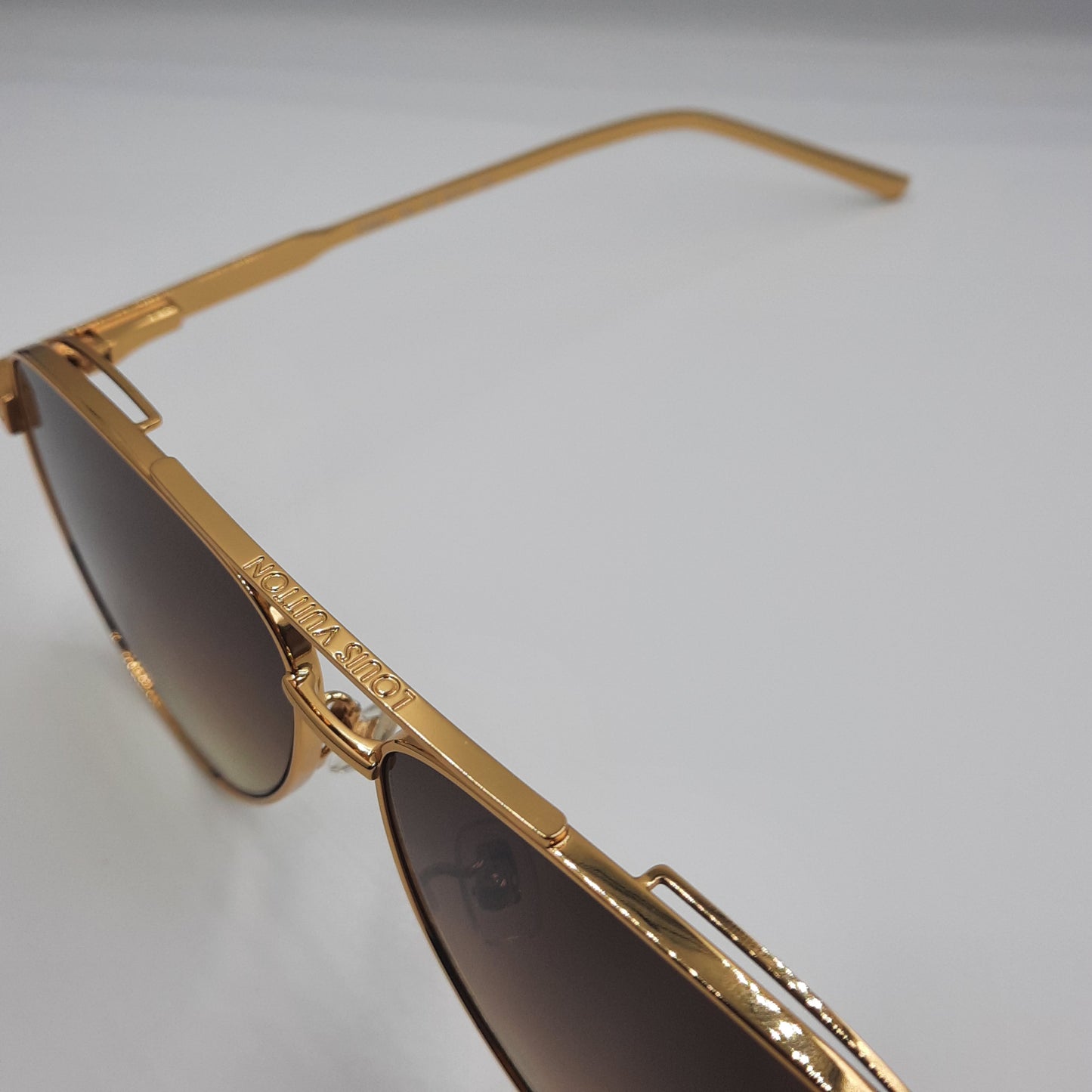 Solaires: LOUIS VUITTON Z1968U doré marron