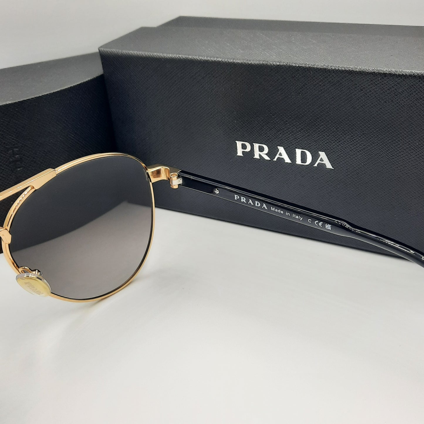 Solaires: PRADA SPRA58 rouge doré noir