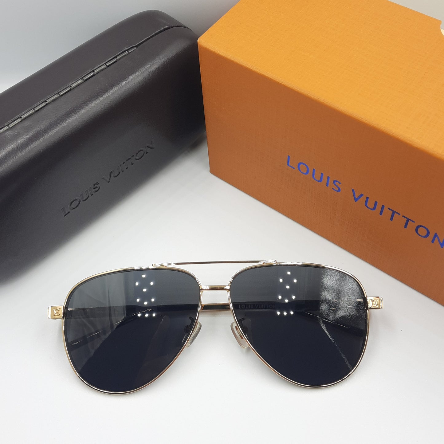 Solaires: LOUIS VUITTON Z1968U doré noir