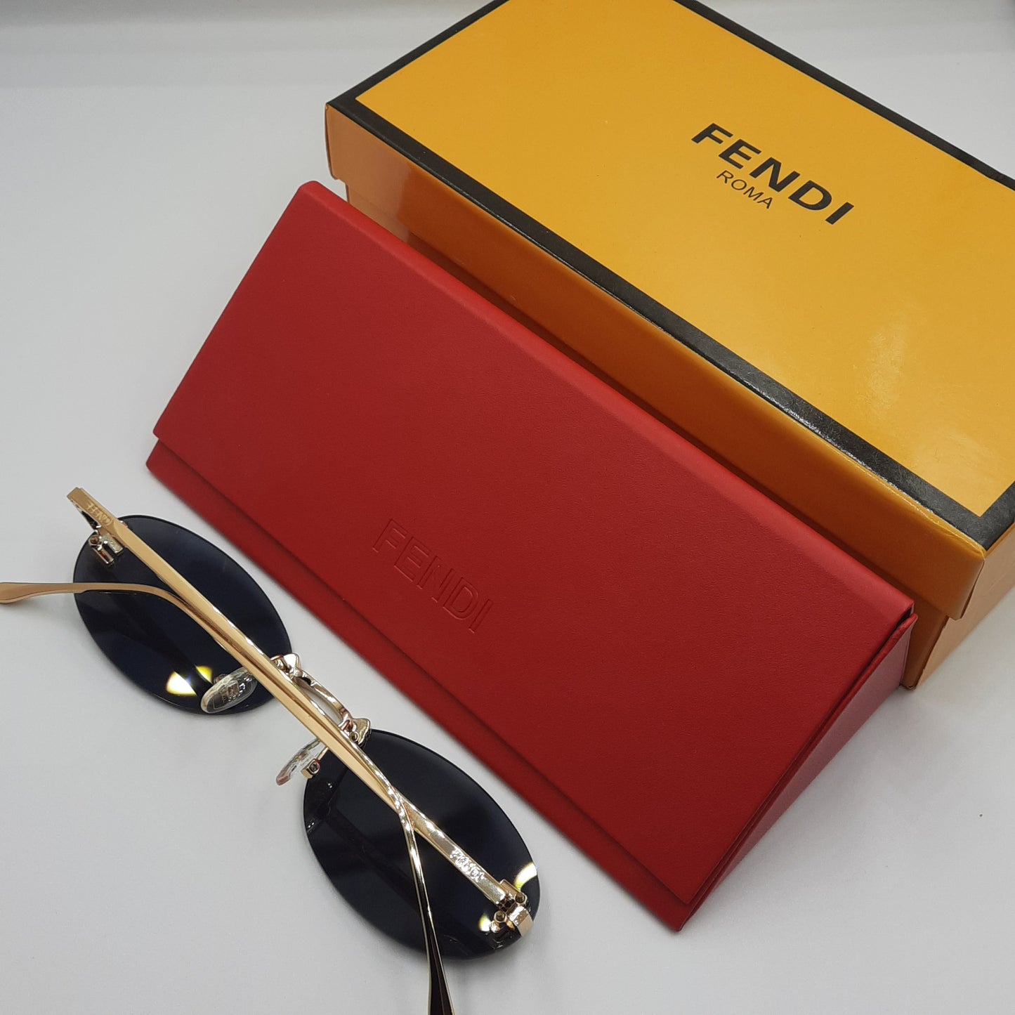 Solaires: Fendi FE4075US doré noir