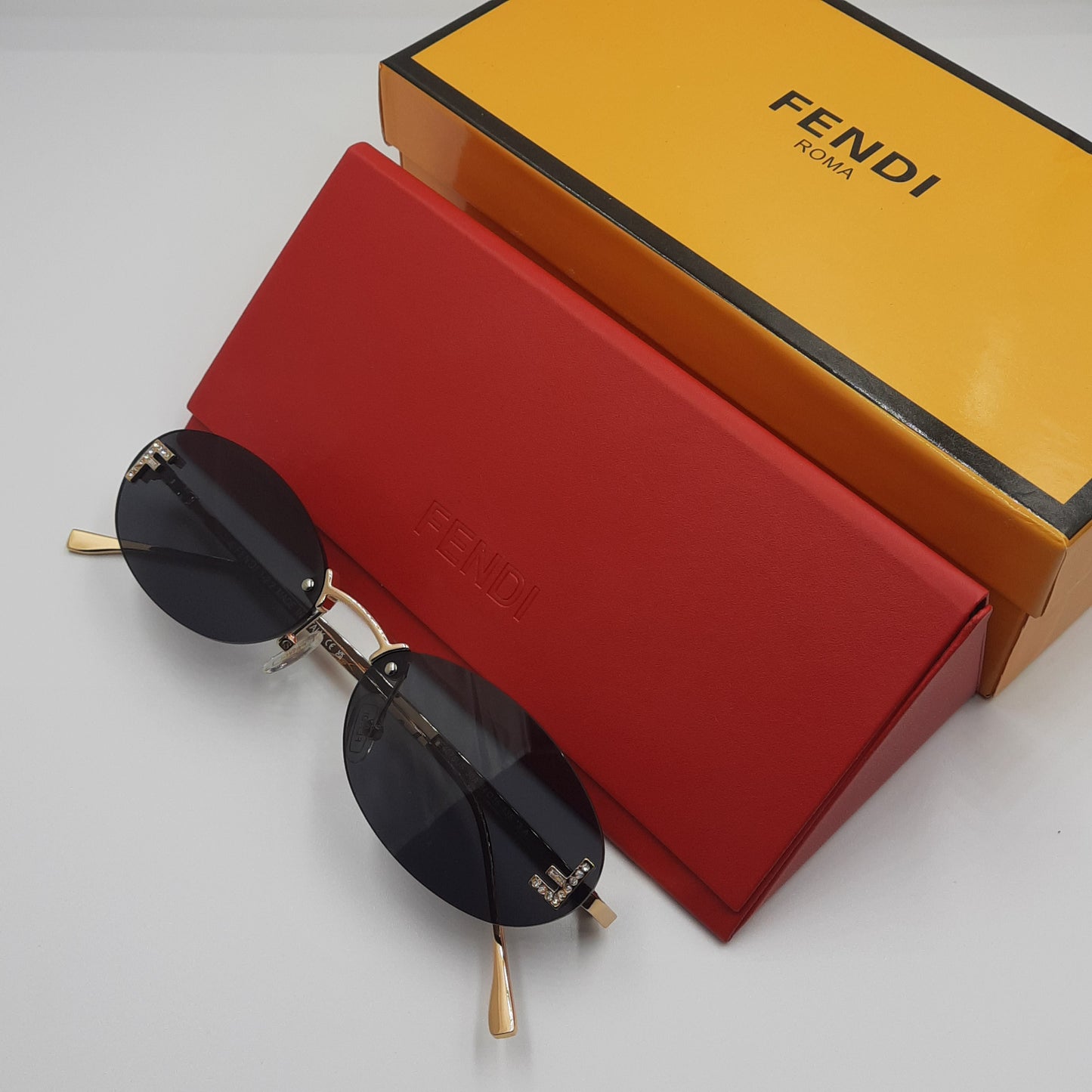 Solaires: Fendi FE4075US doré noir