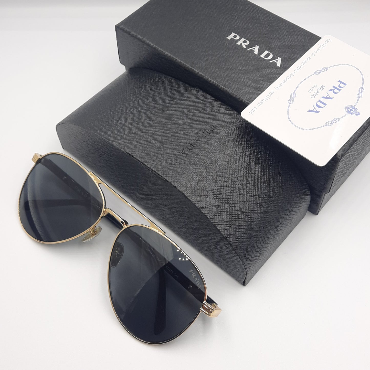 Solaires: PRADA SPRA58 doré noir