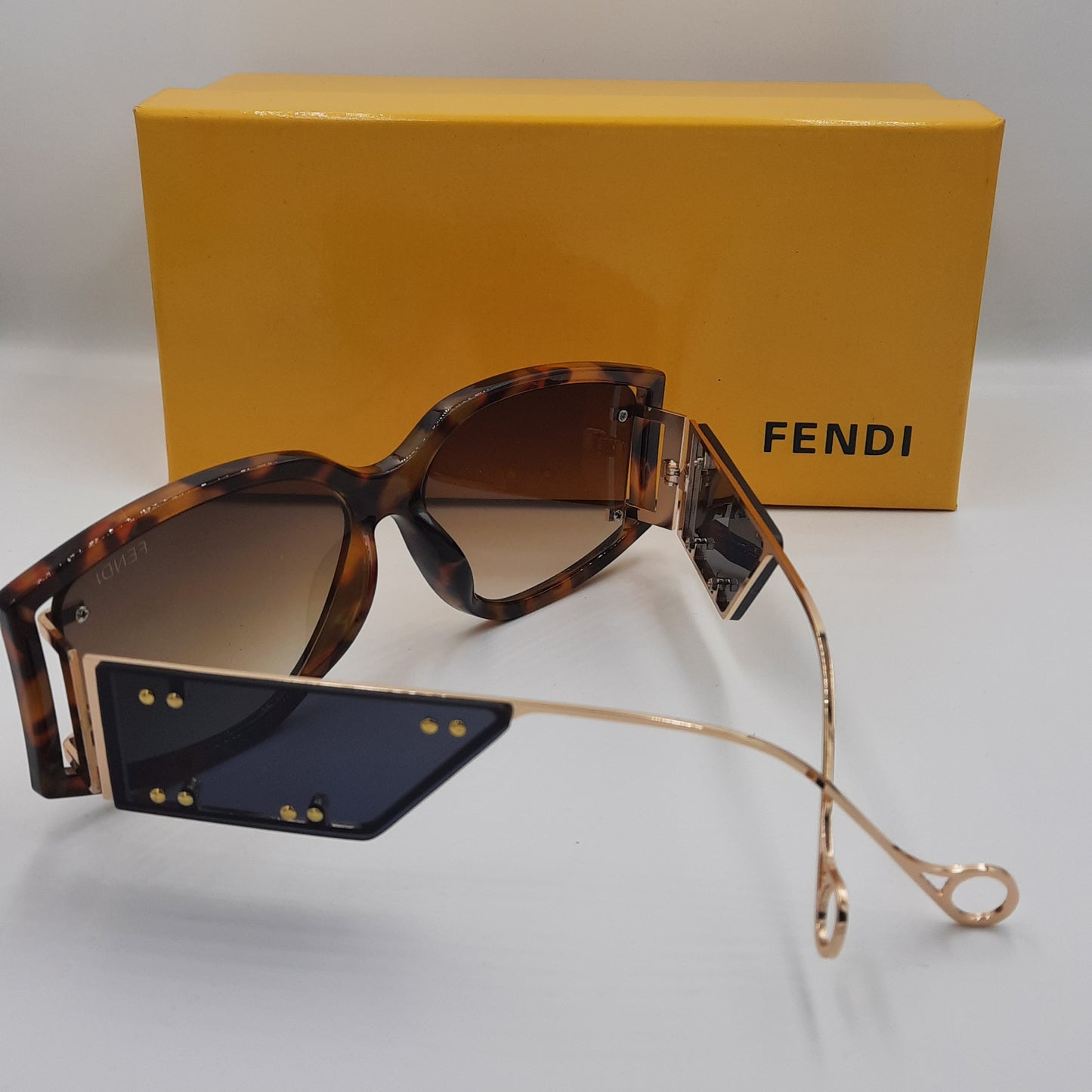 Solaires: Fendi Havane/NR/MR/GLD