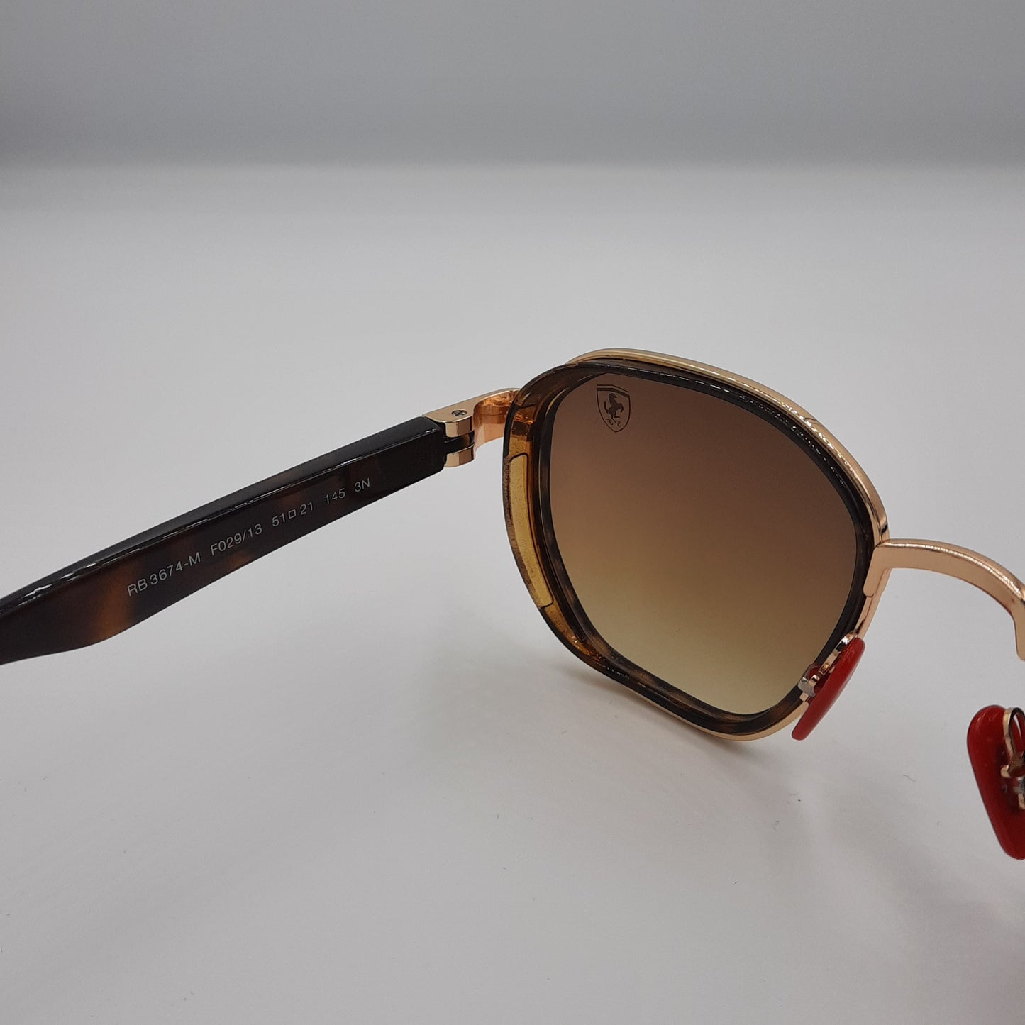 Solaires: RAYBAN FERRARI RB-3674 Doré/havane/marron dégradé rouge