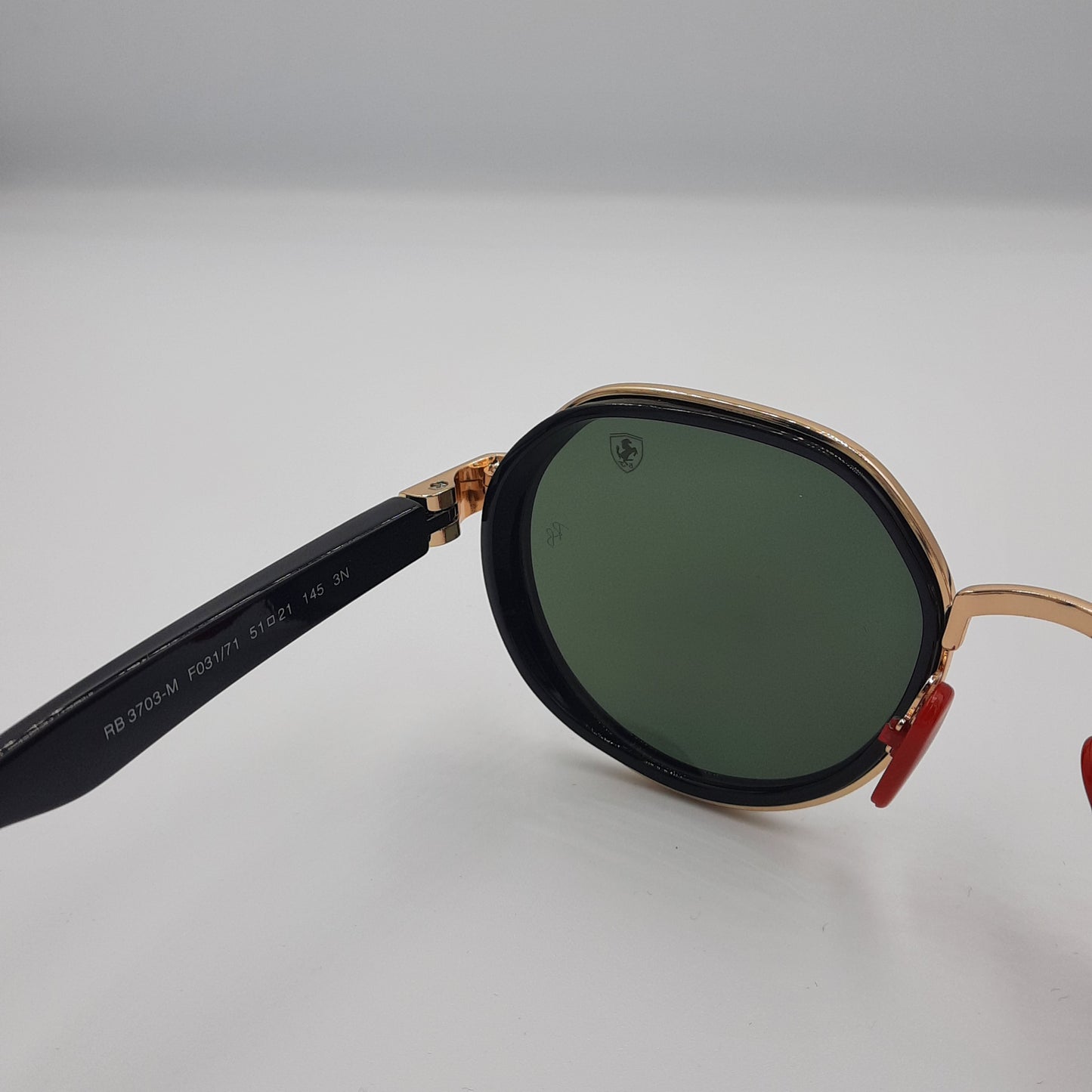 Solaires: RAYBAN FERRARI RB-3703 Noir/Doré/vert/rouge