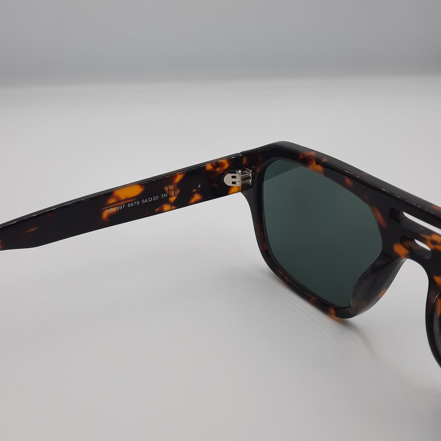 Solaires: RAYBAN  RB4397 Havane/Vert