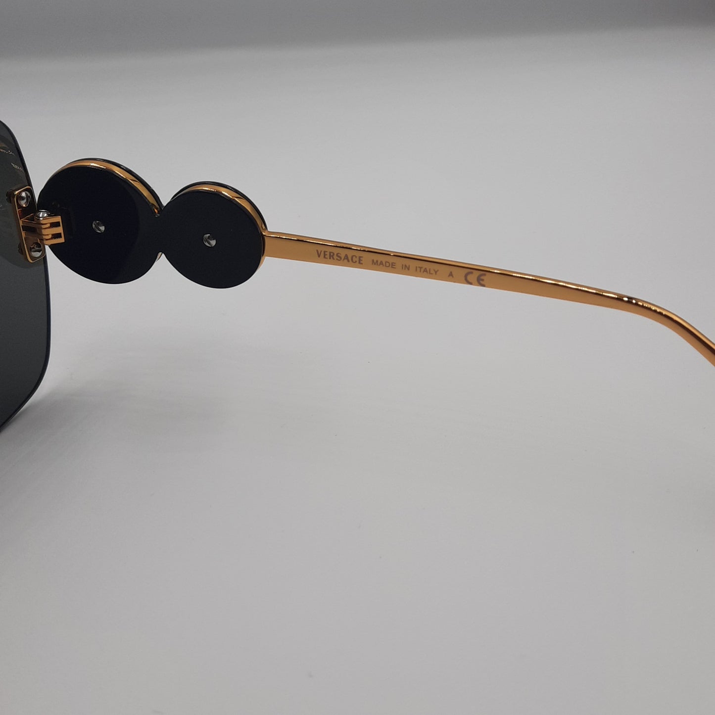 Solaires: VERSACE NOIR doré VE8250