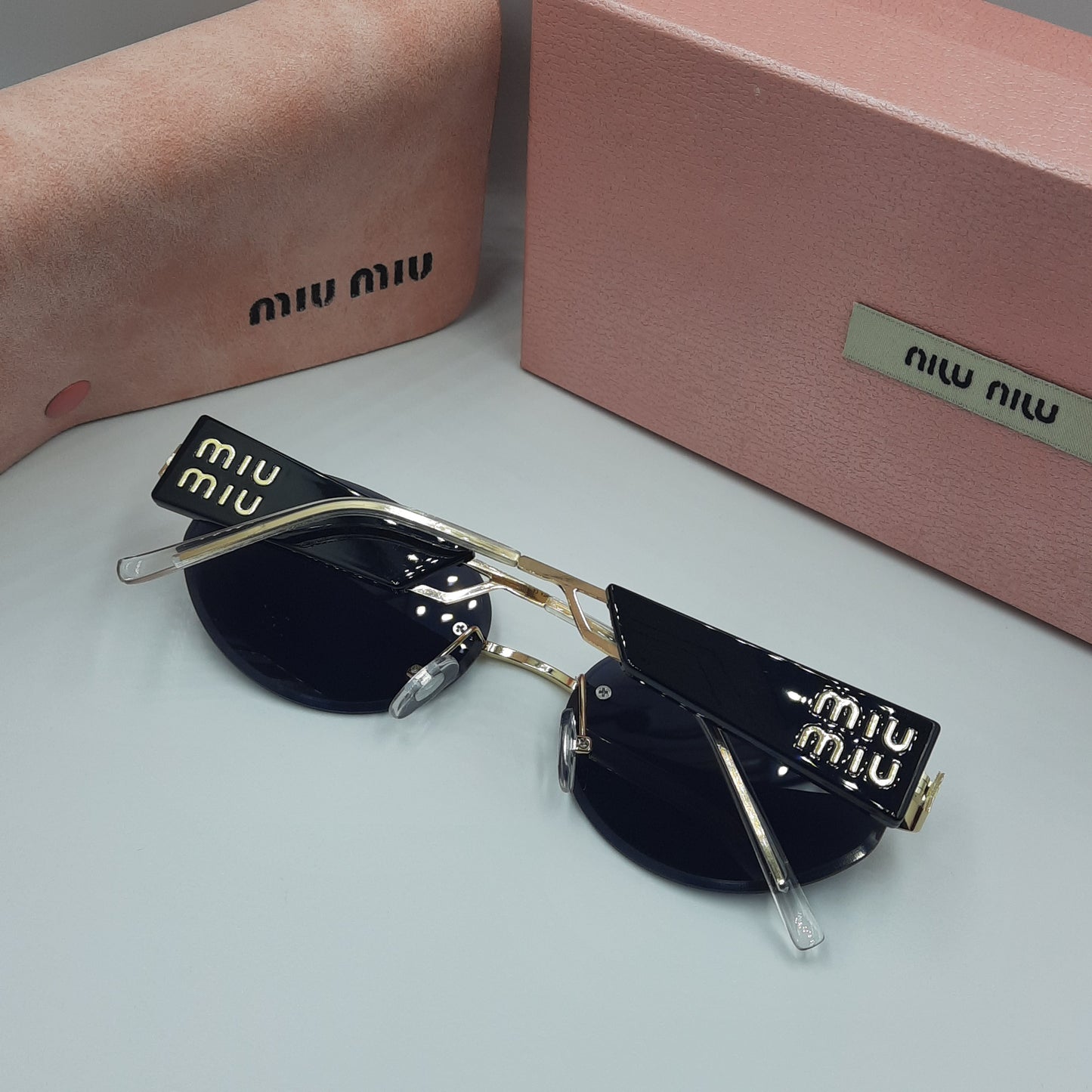 Solaires: MIUMIU doré noir