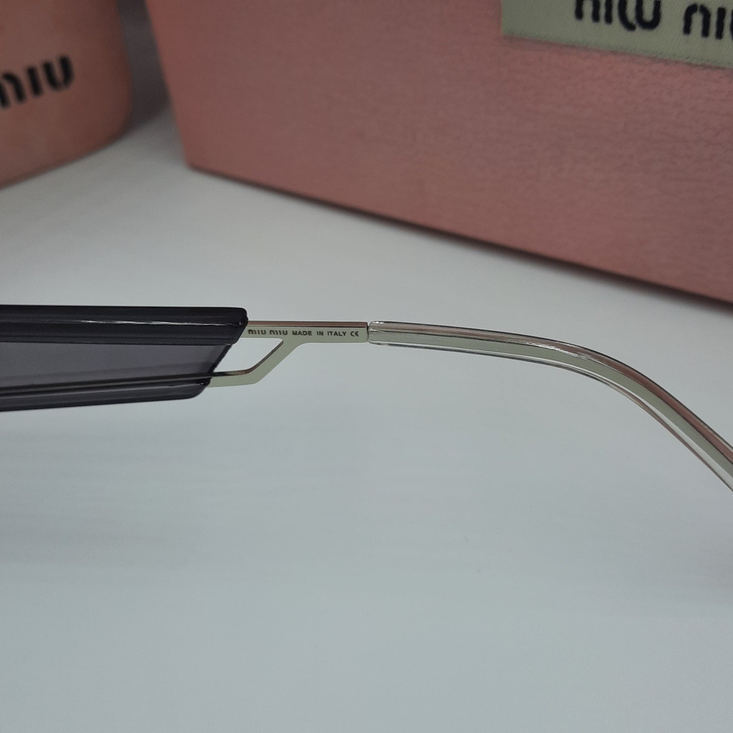 Solaires: MIUMIU argent noir