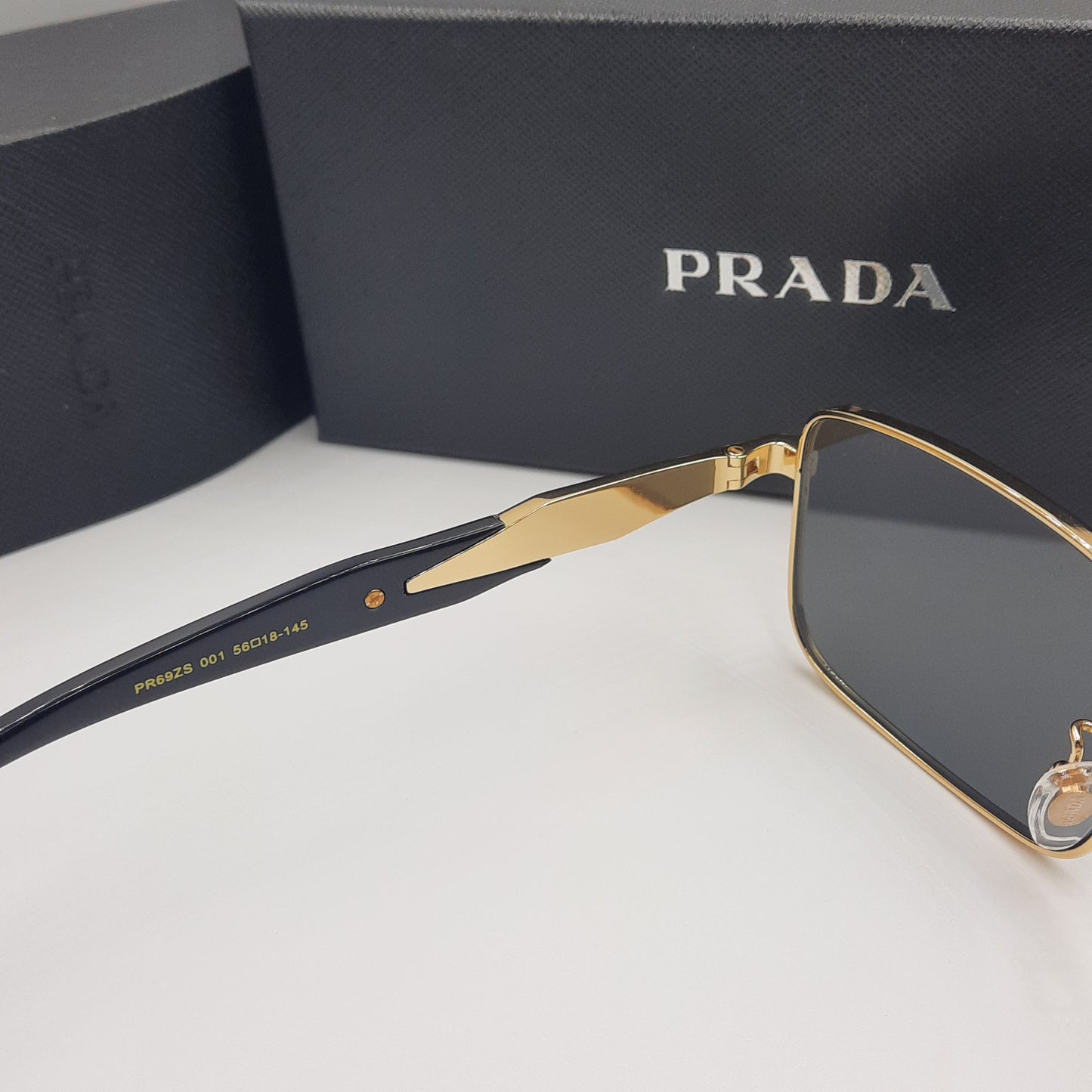 Solaires: PRADA PR69ZS doré noir