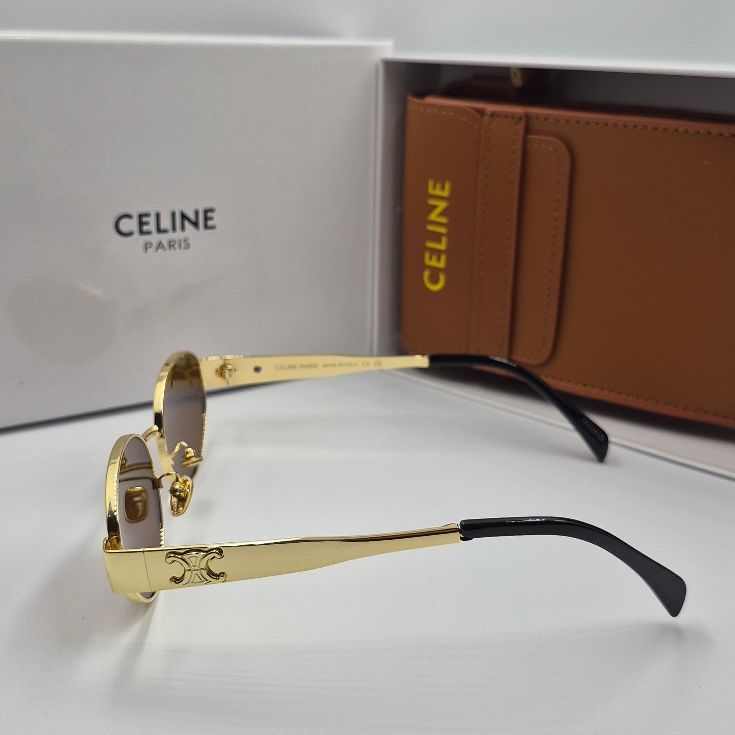 Solaires: CELINE Triomphe doré marron avec pochette à bandoulière