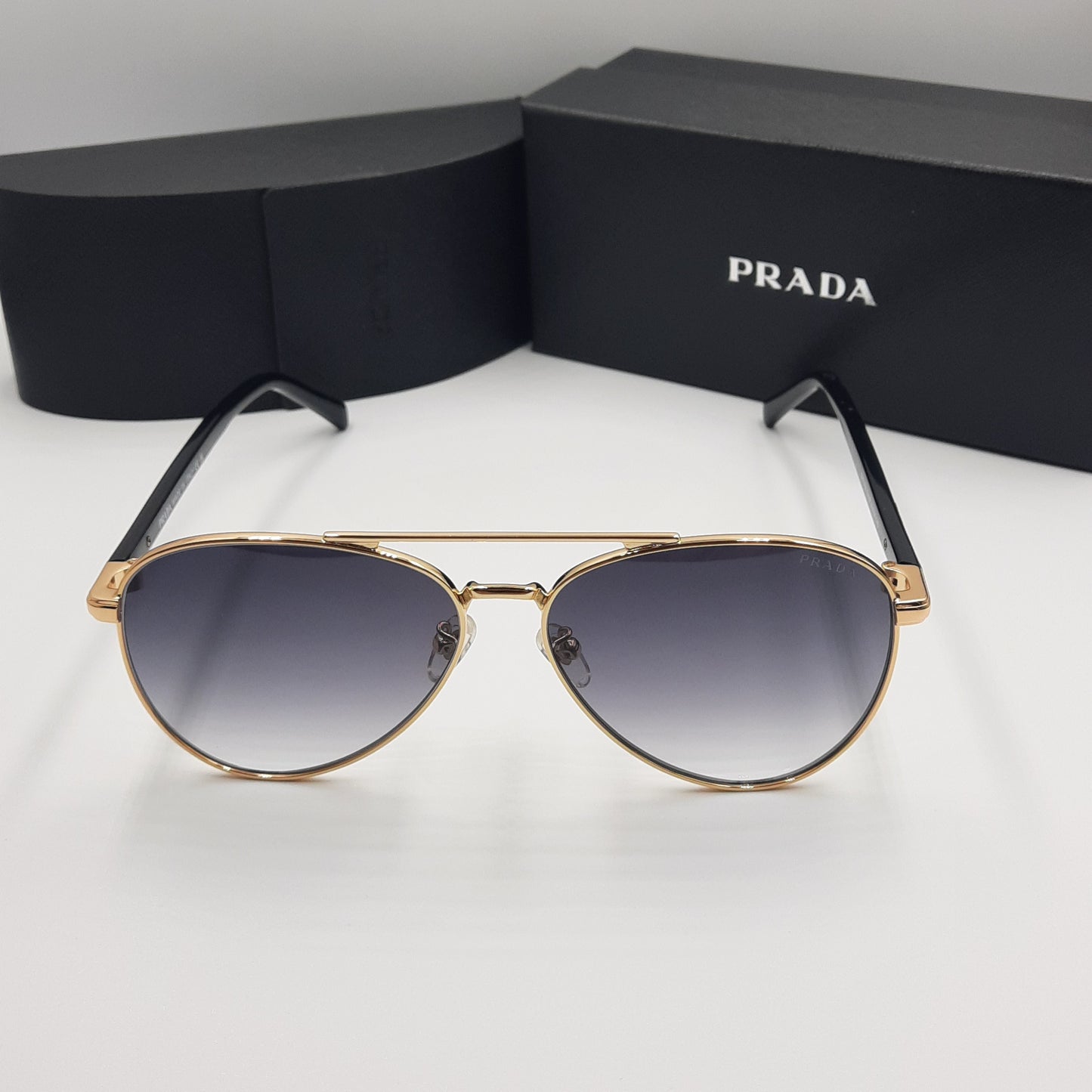 Solaires: PRADA SPRA58 doré noir deg