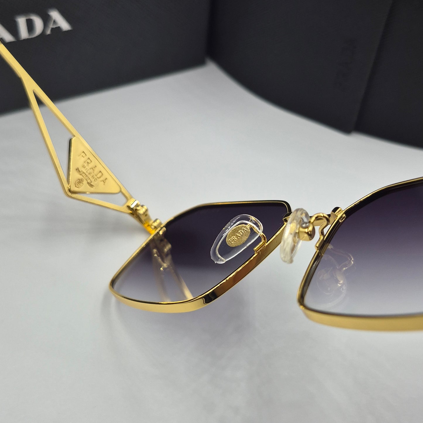 Solaires: PRADA PRA51V doré noir deg