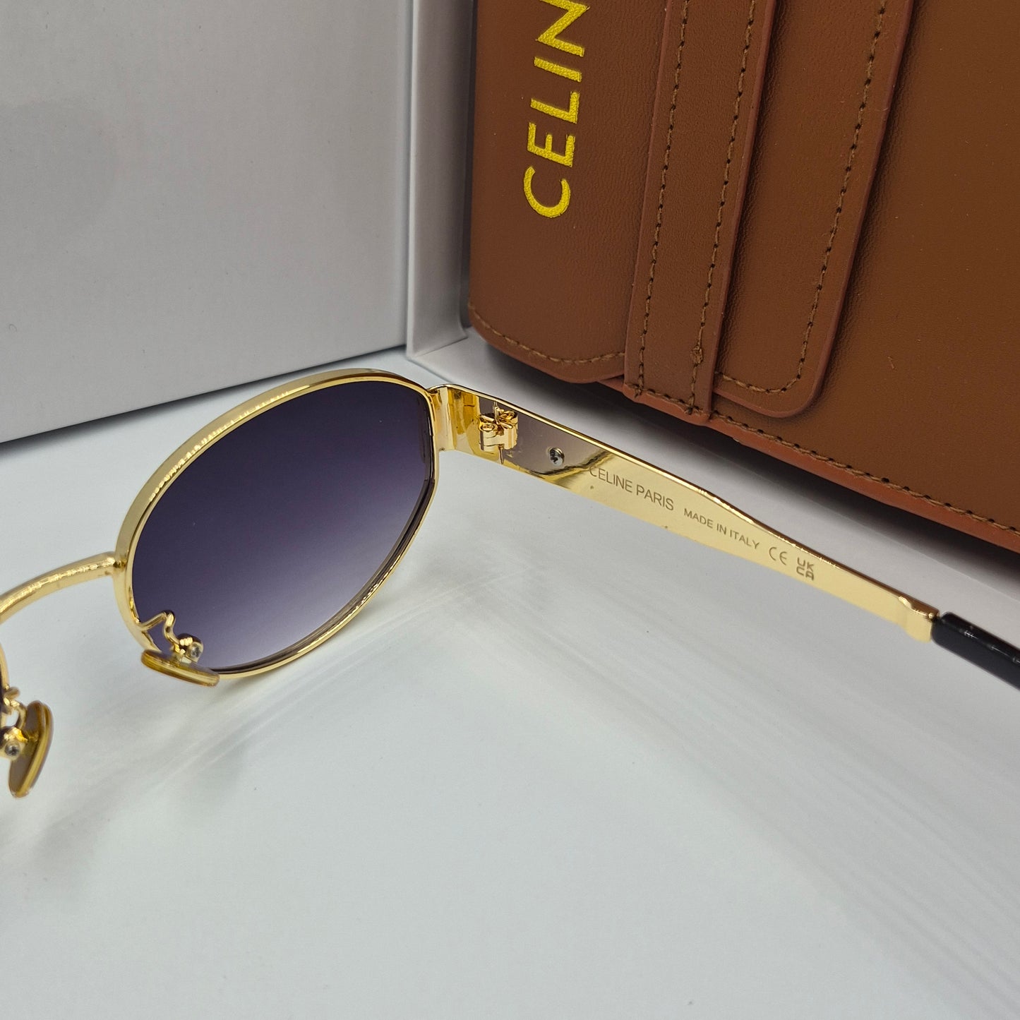 Solaires: CELINE Triomphe doré noir deg avec pochette à bandoulière