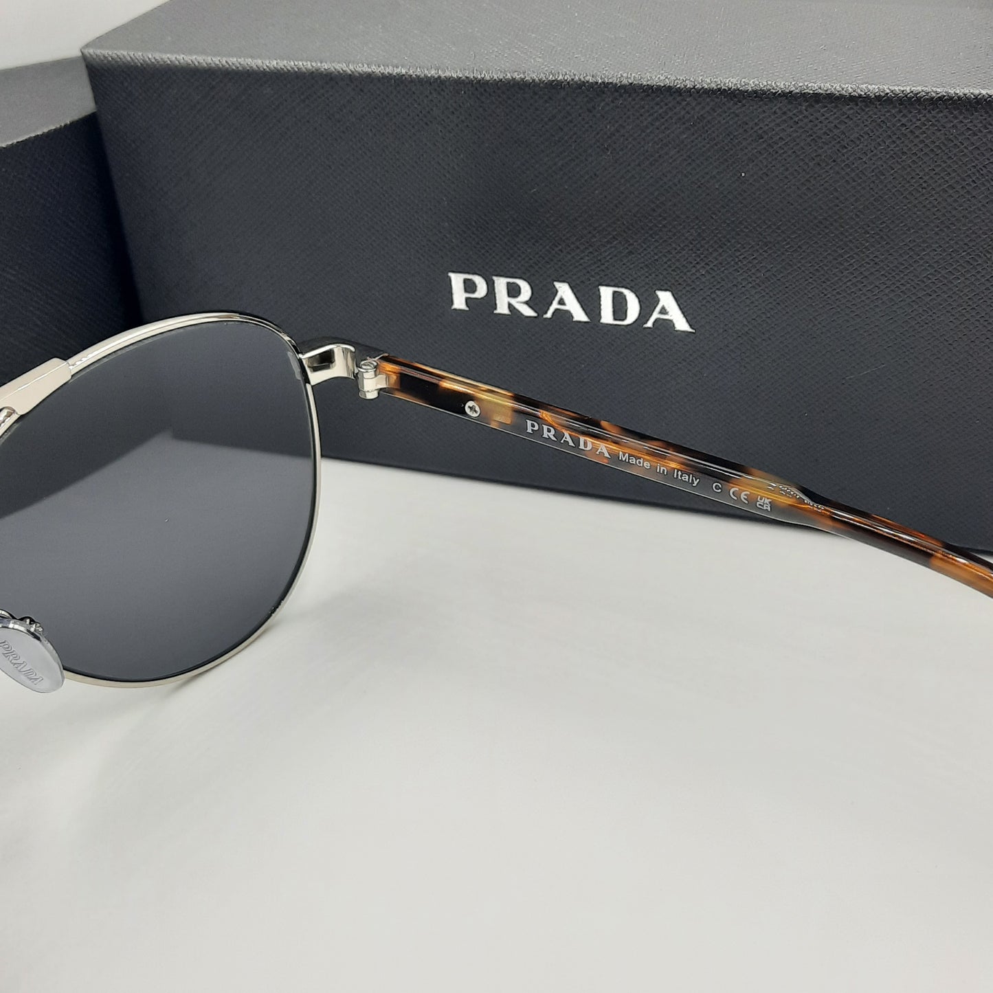 Solaires: PRADA SPRA58 argent tortoise
