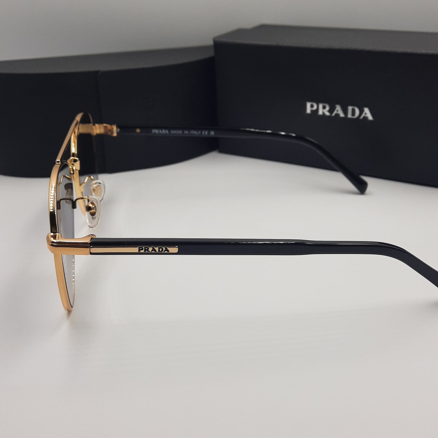 Solaires: PRADA SPRA58 doré noir deg