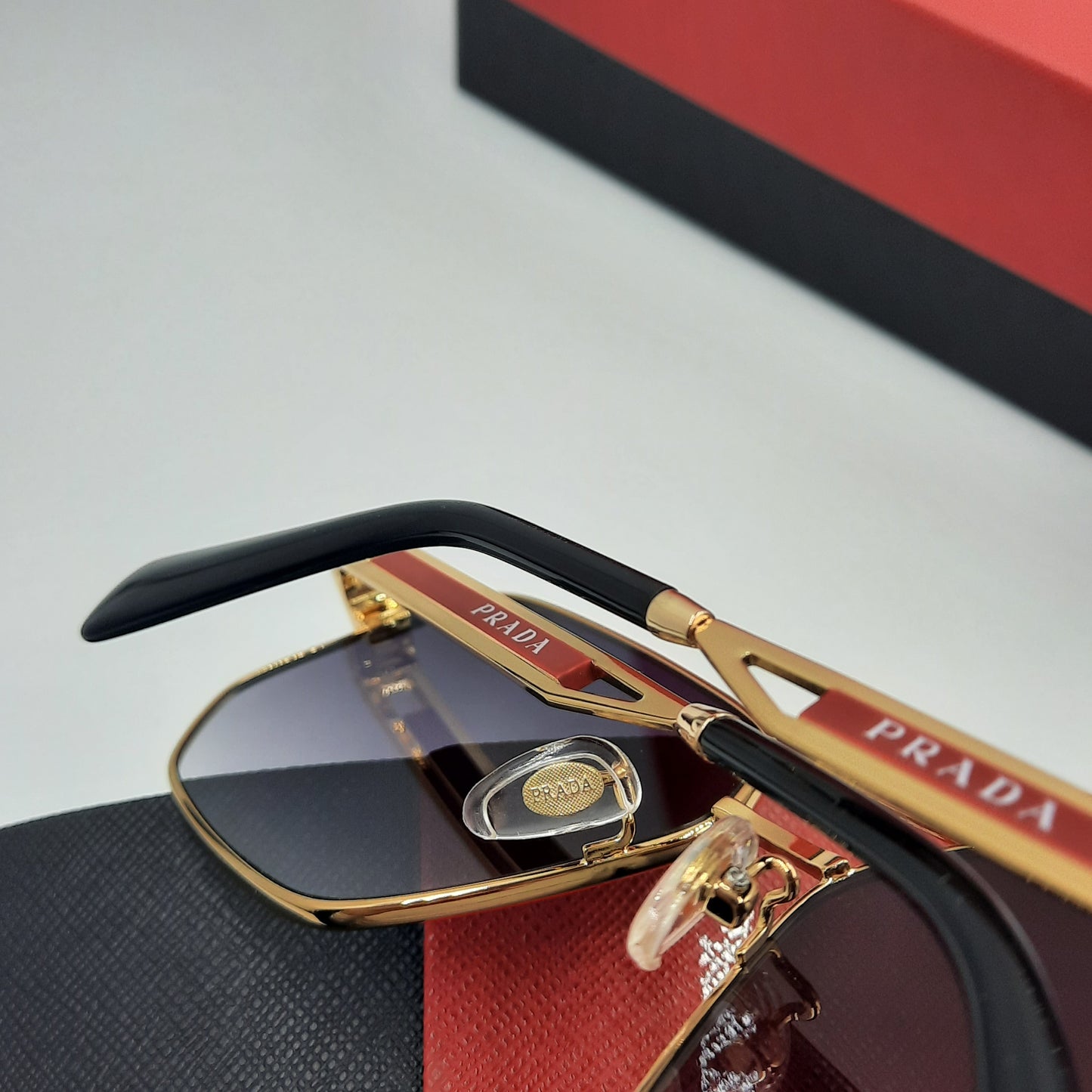 Solaires: PRADA OPS51ZS rouge doré noir