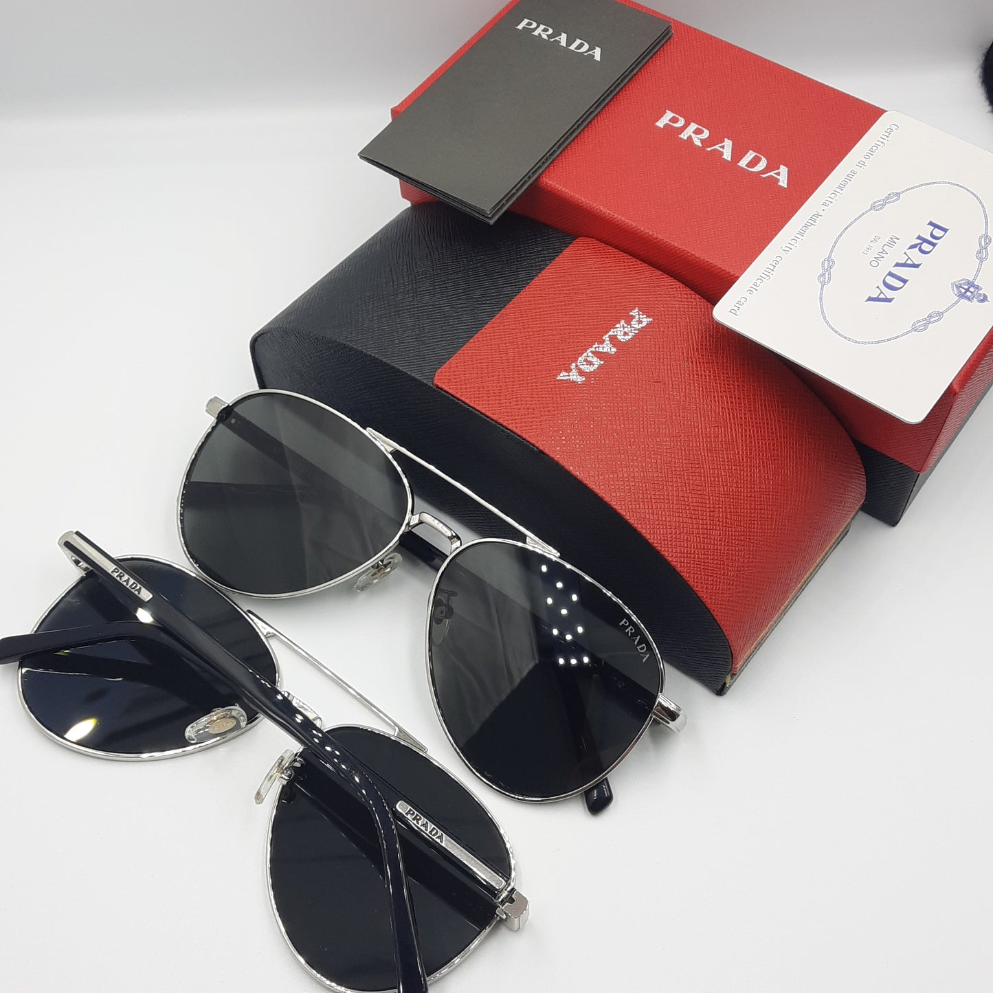 Solaires: PRADA SPRA58 argent noir
