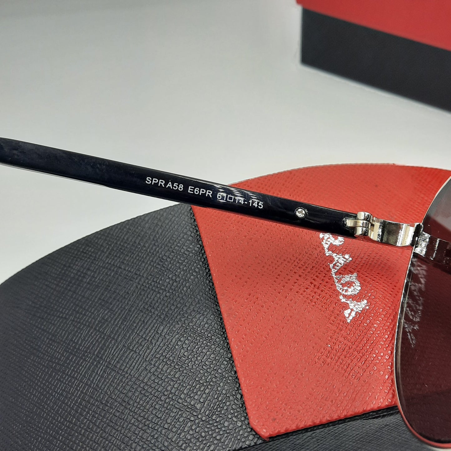 Solaires: PRADA SPRA58 argent noir