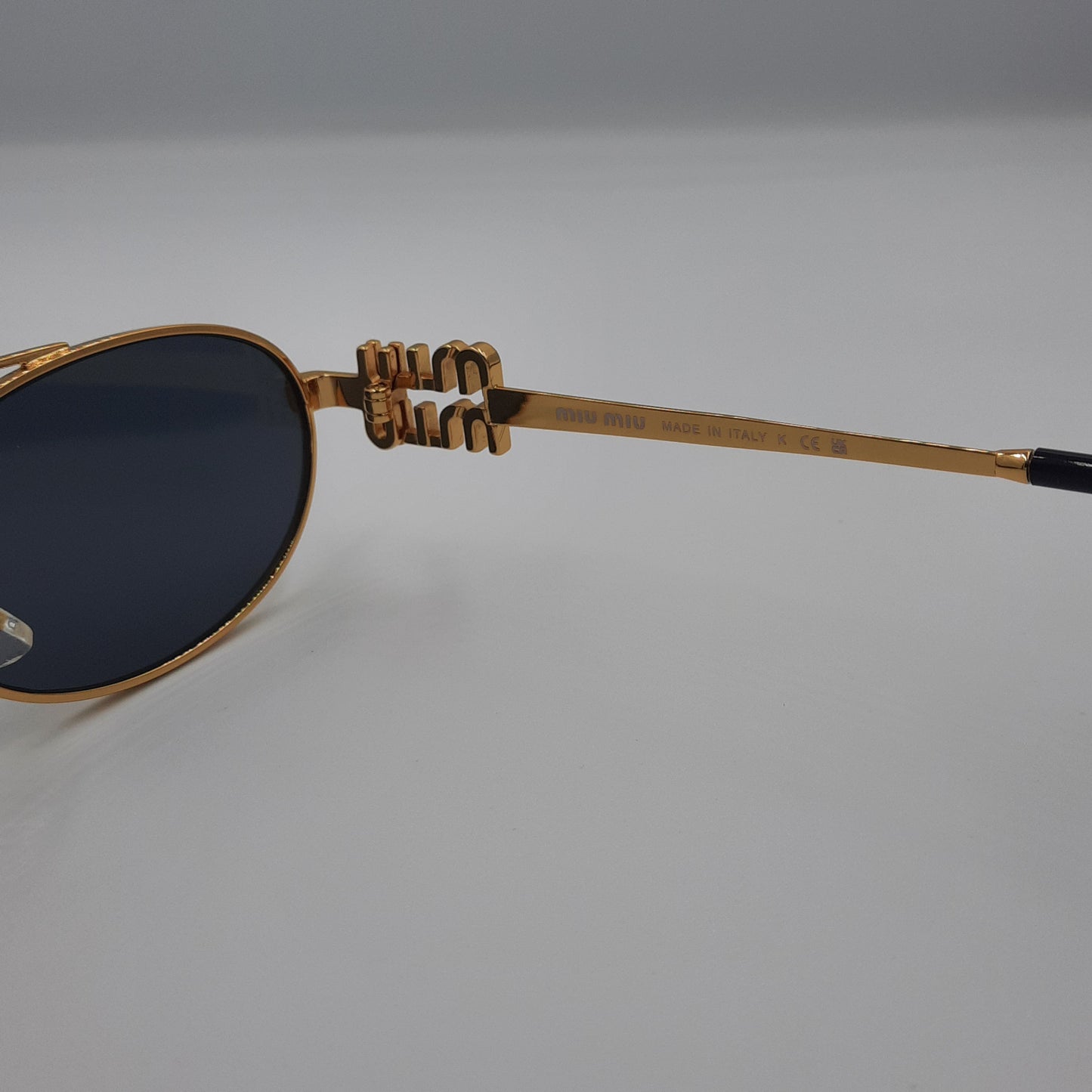 Solaires: MIUMIU SMU54ZS Noir/GOLD