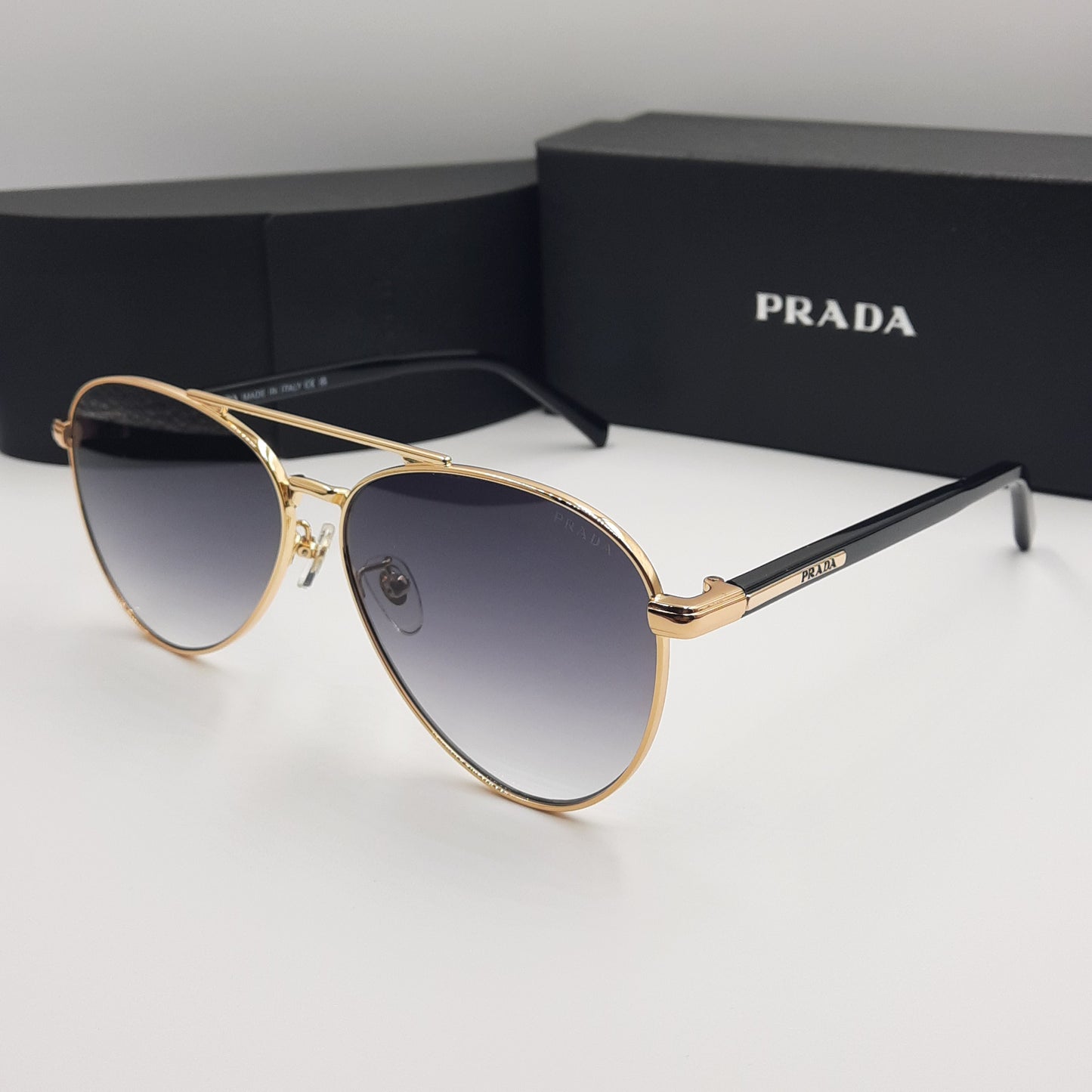 Solaires: PRADA SPRA58 doré noir deg